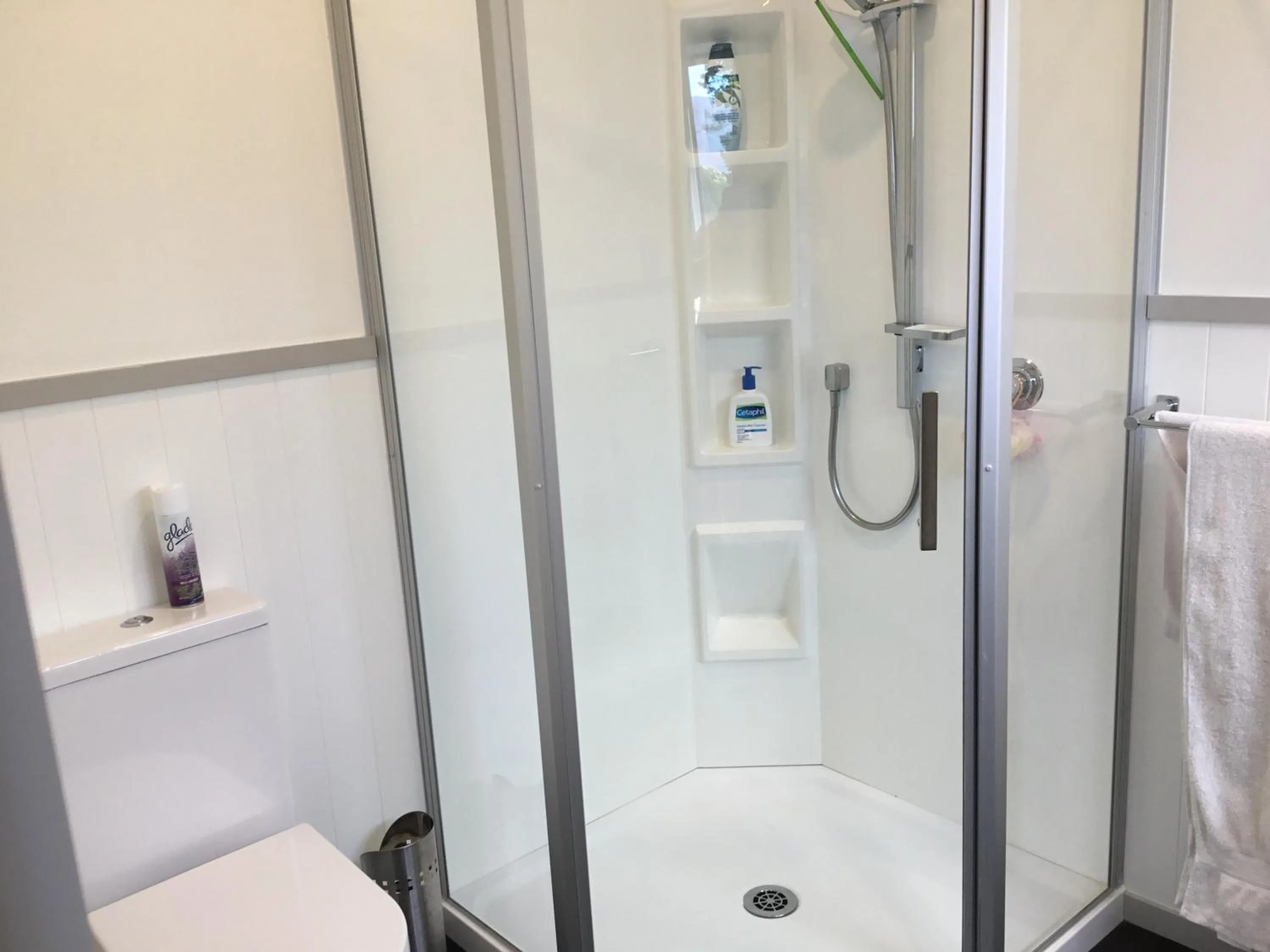 Bathroom in Fairway views B & B