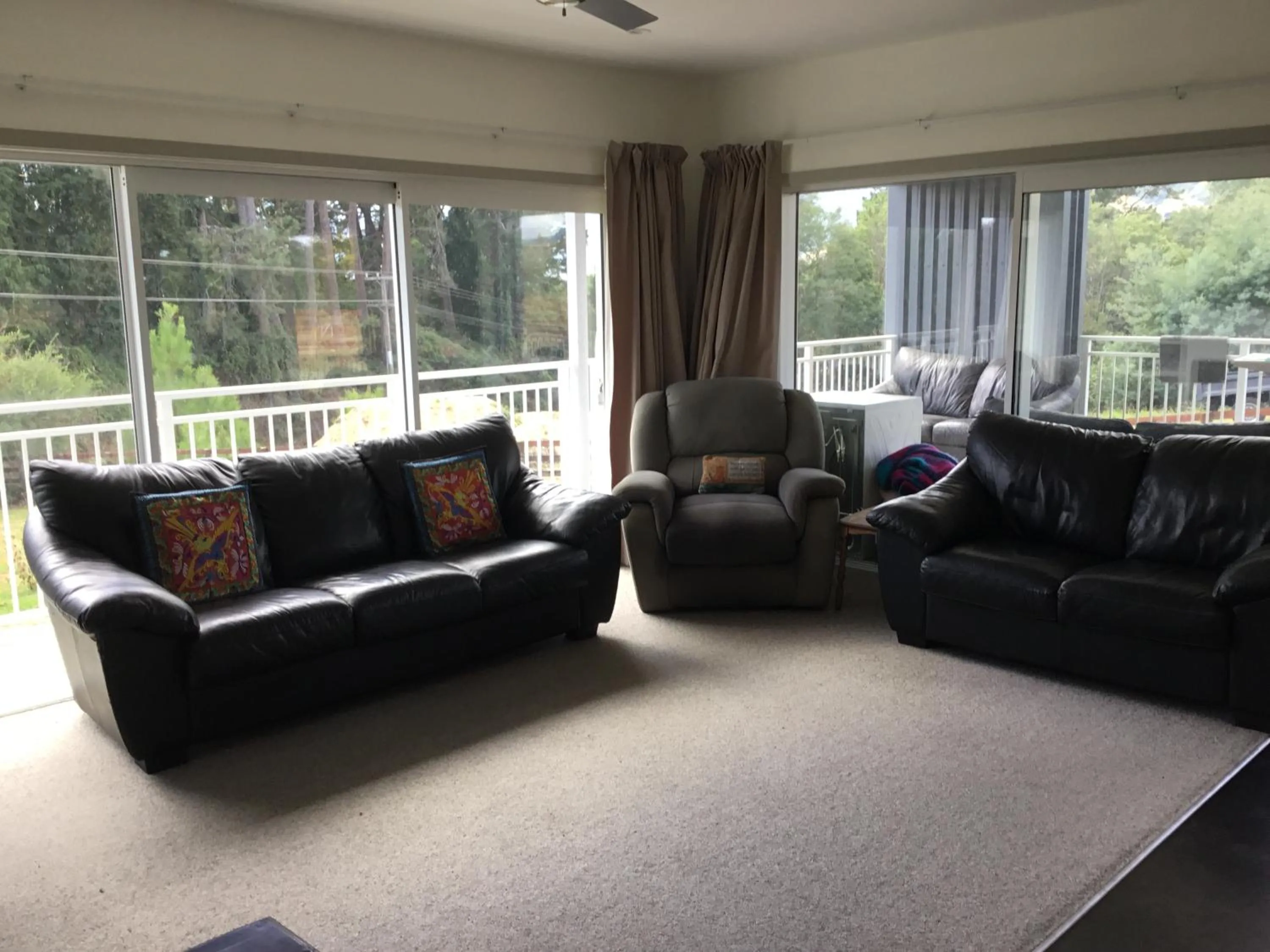 Living room in Fairway views B & B