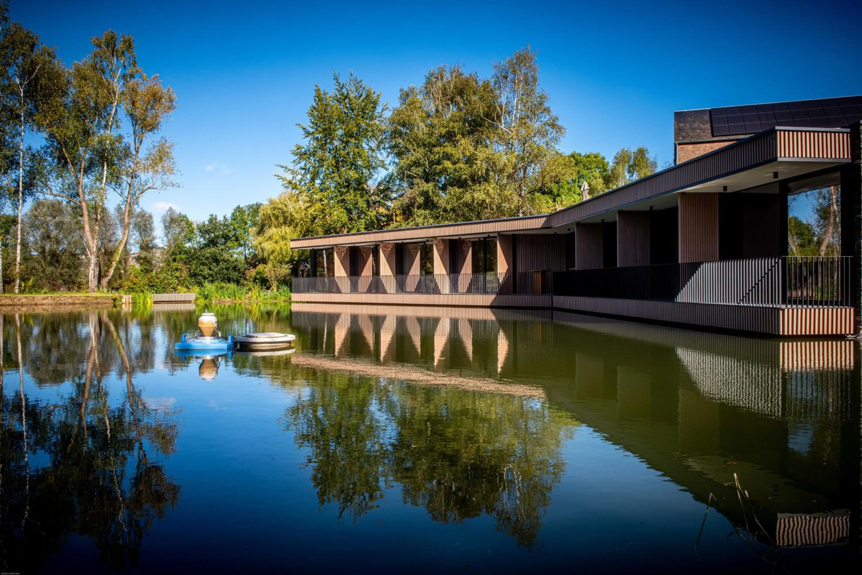 Property building in Aux Etangs - Hôtel