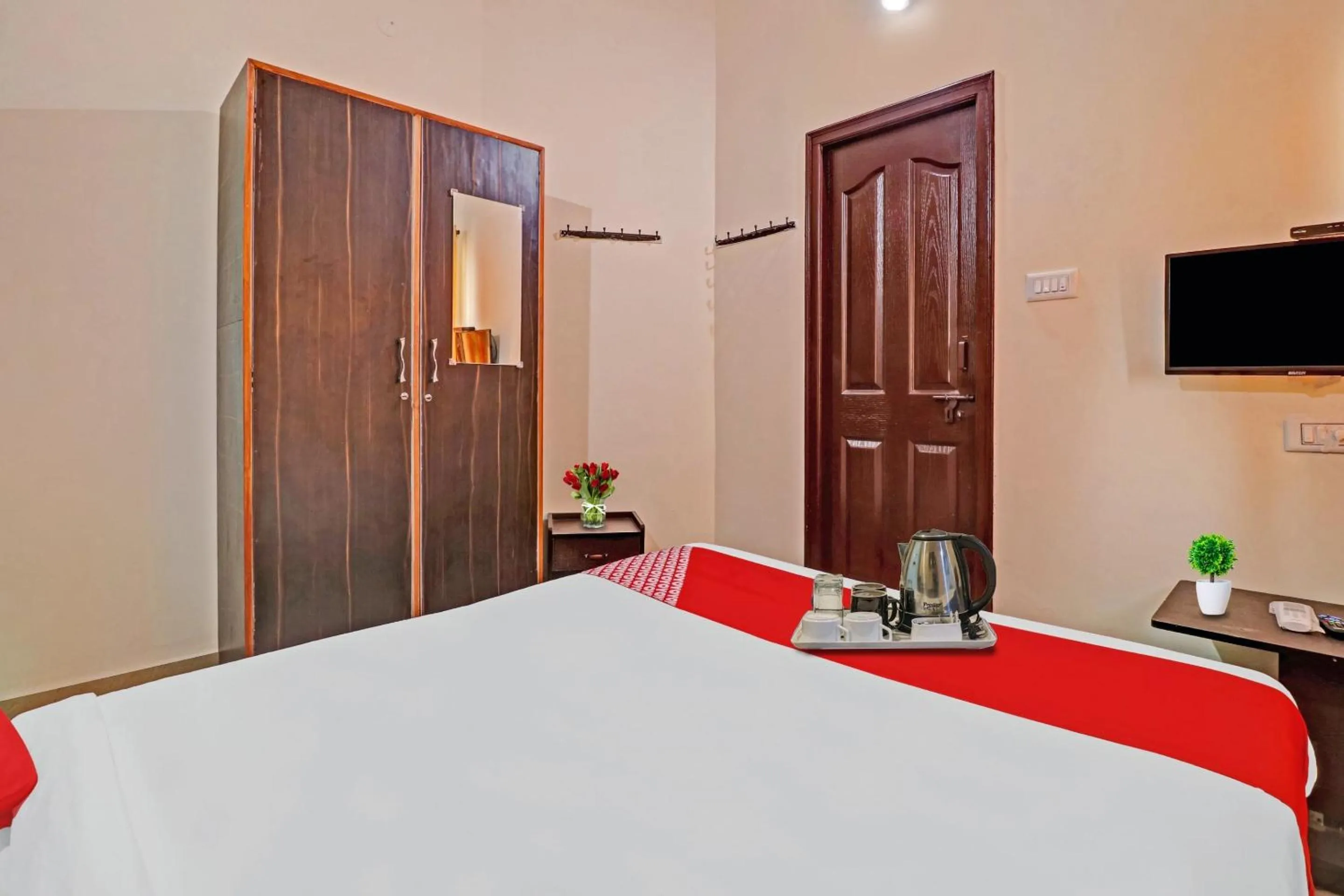 Bedroom, Bed in Super Hotel O Mn Residency Near Ragigudda Sri Prasanna Anjaneyaswamy Temple