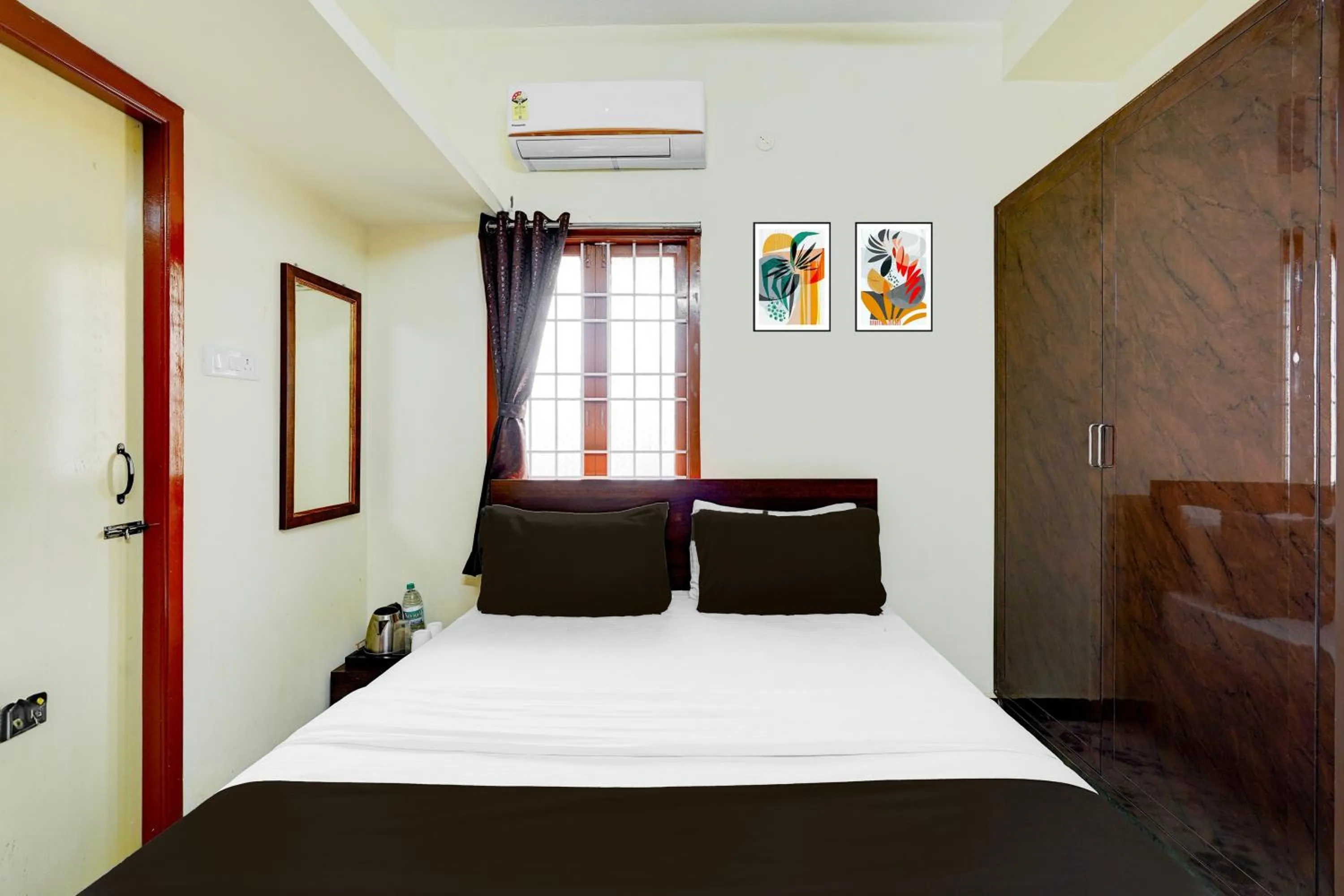 Bedroom, Bed in Super Hotel O Thoraipakkam Chennai