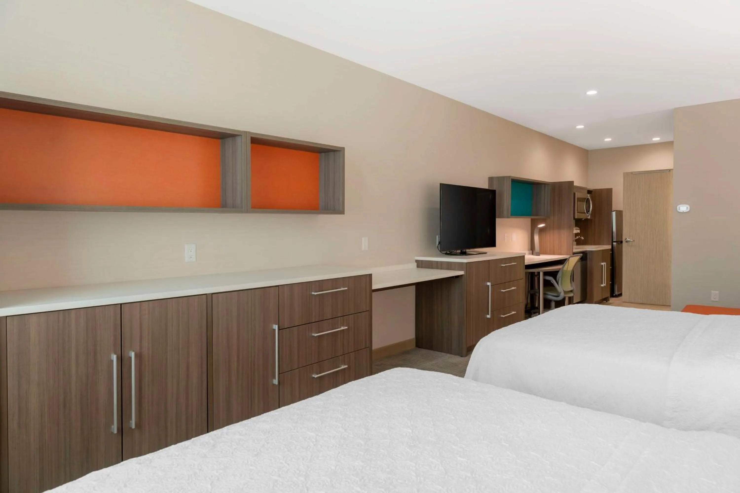 Bedroom, Bed in Home2 Suites By Hilton Redlands