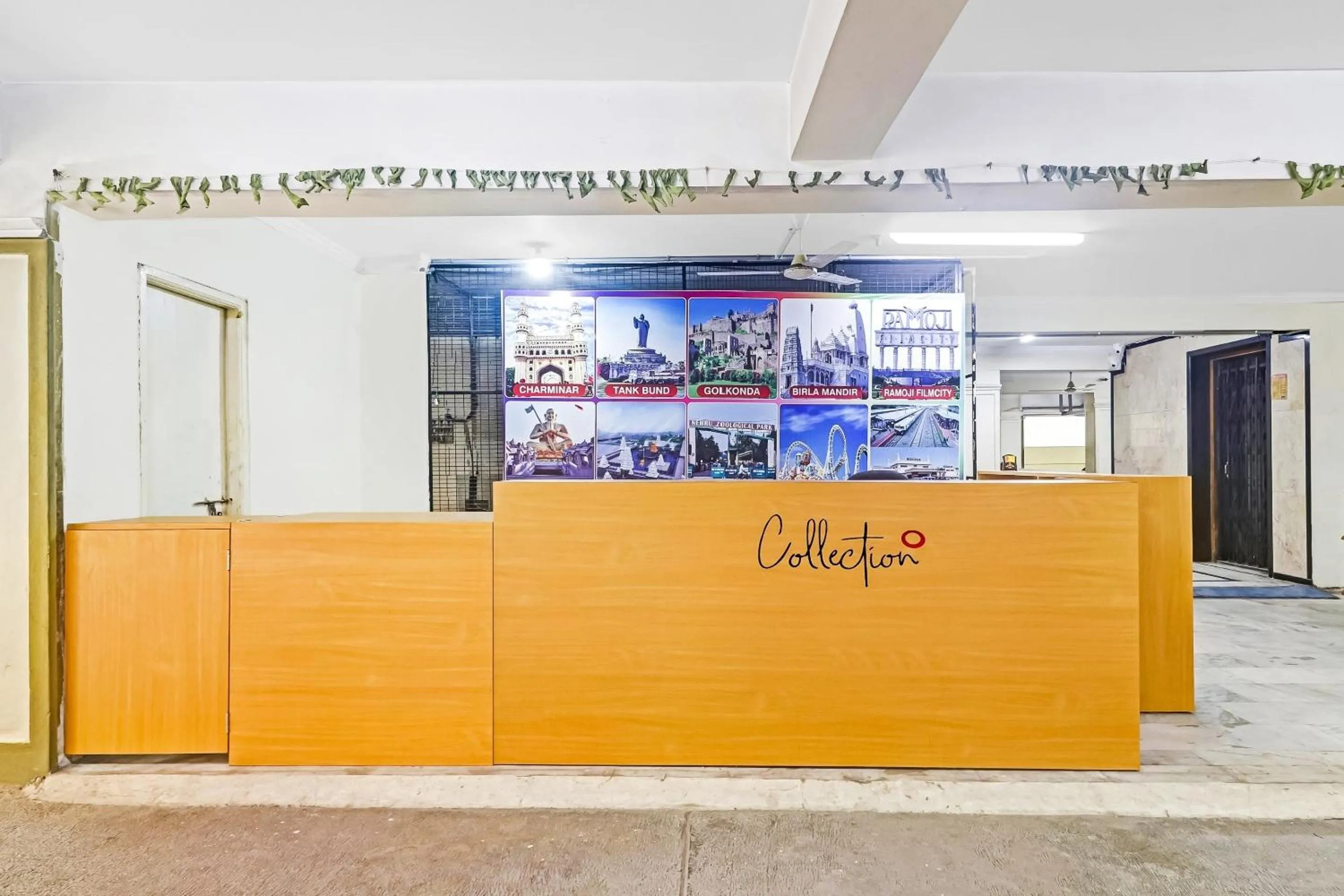 Lobby or reception in Capital O Samrat Palace Near Nampally Station