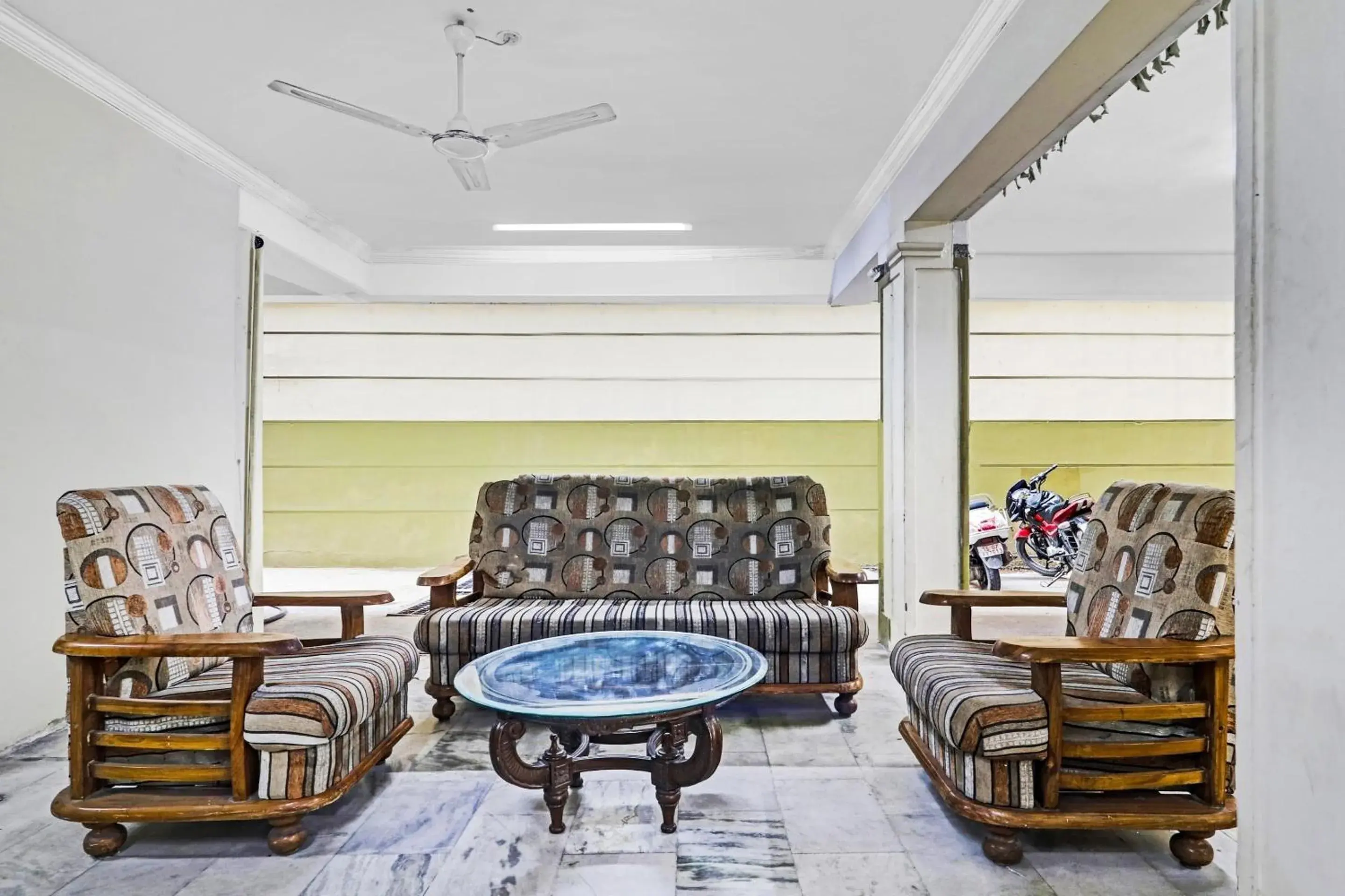 Lobby or reception in Capital O Samrat Palace Near Nampally Station Lobby or reception in Capital O Samrat Palace Near Nampally Station