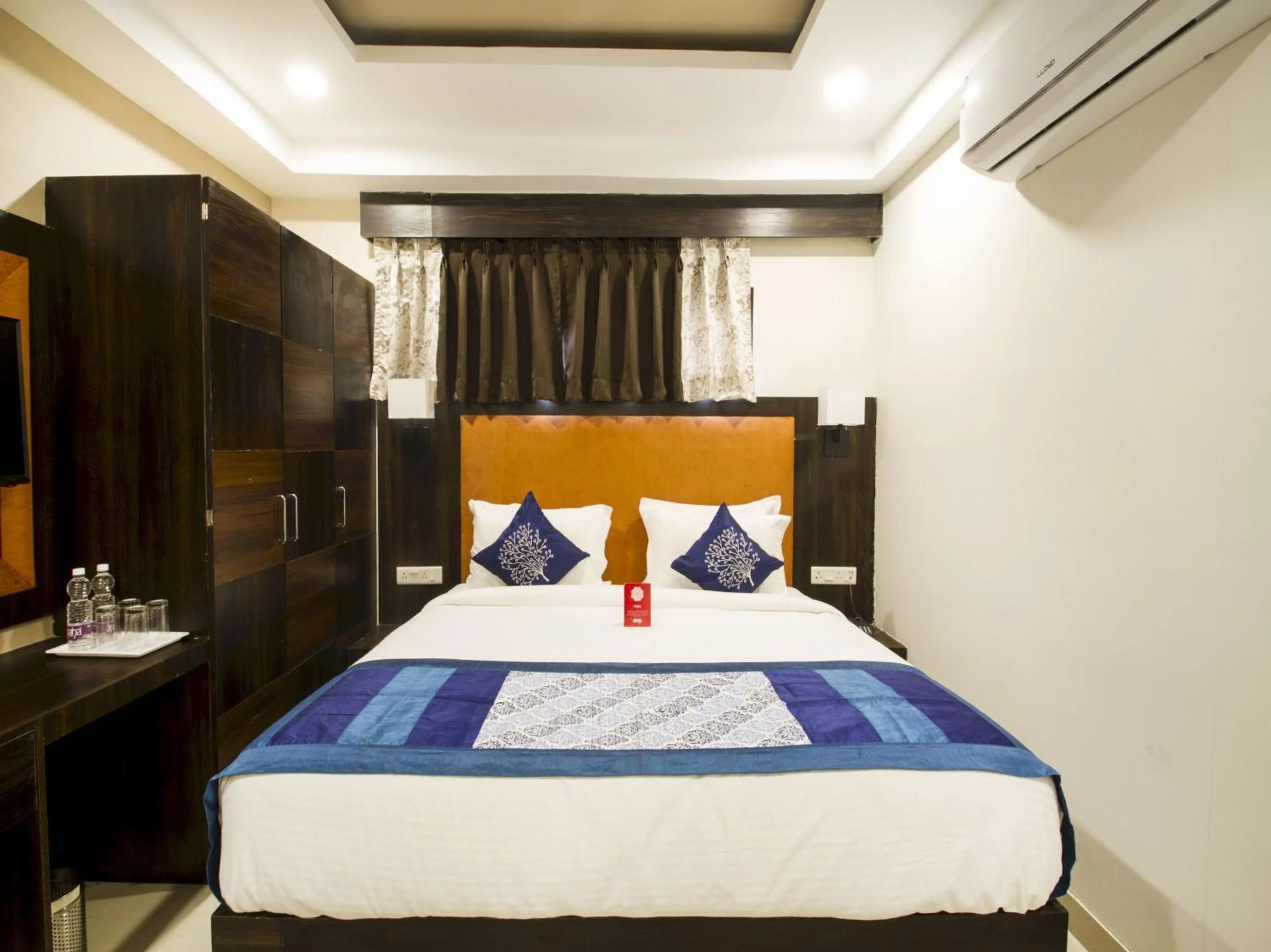 Bedroom, Bed in Collection O Park Heights Banjara Hills Near Gvk One Mall