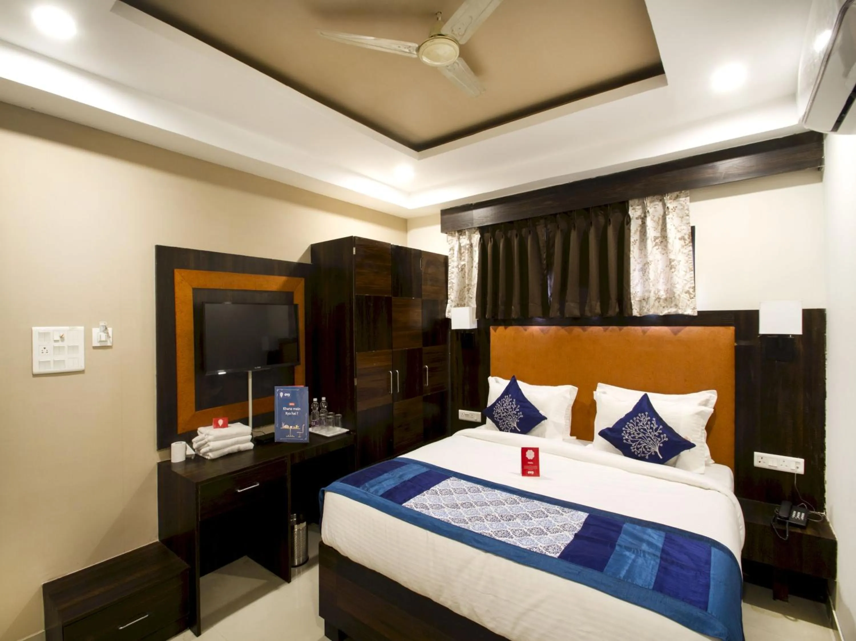 Bedroom, Bed in Collection O Park Heights Banjara Hills Near Gvk One Mall