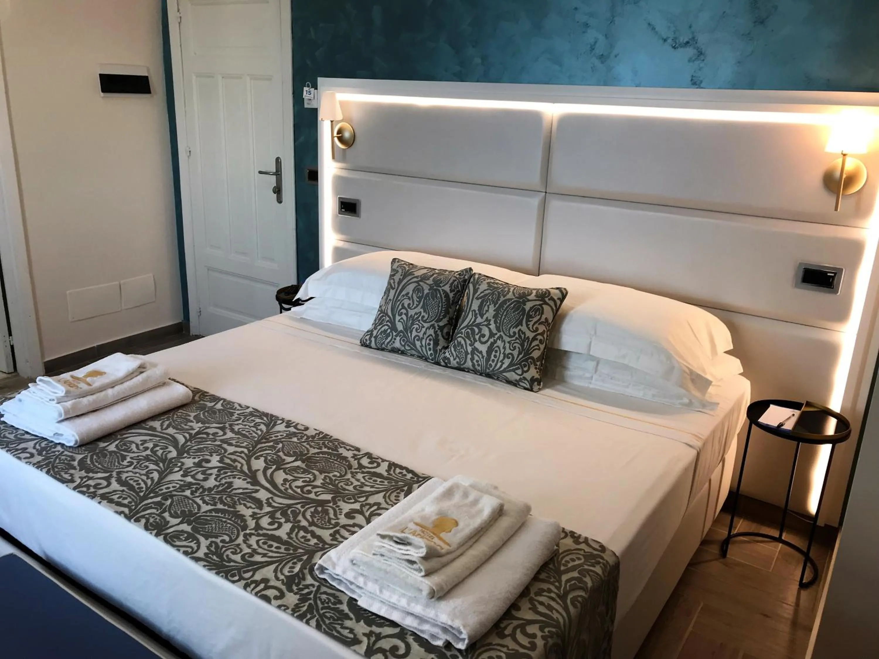 Bed in Hotel L'Ariana ISOLE EOLIE - UNA Esperienze