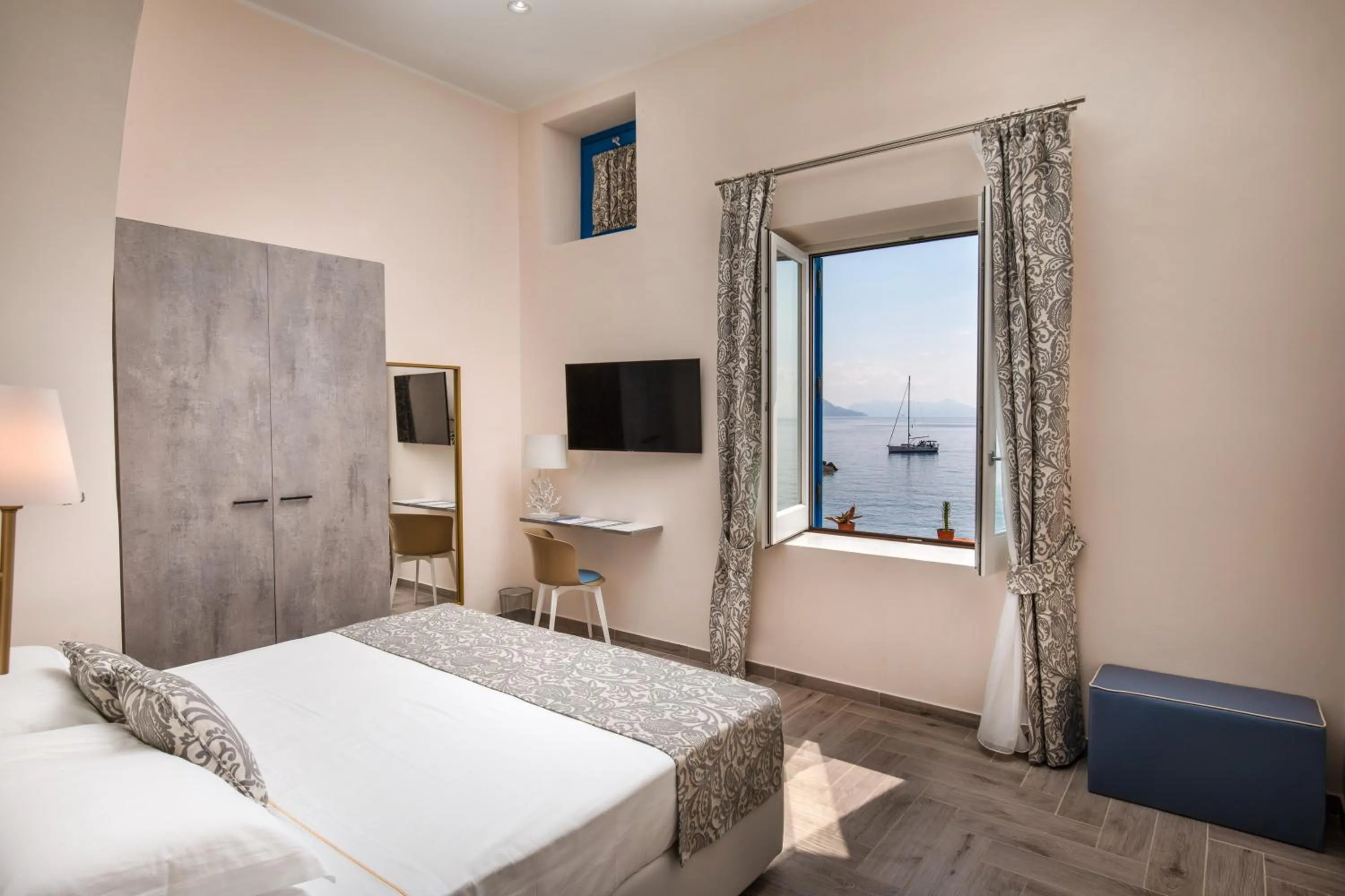 Photo of the whole room, Bed in Hotel L'Ariana ISOLE EOLIE - UNA Esperienze