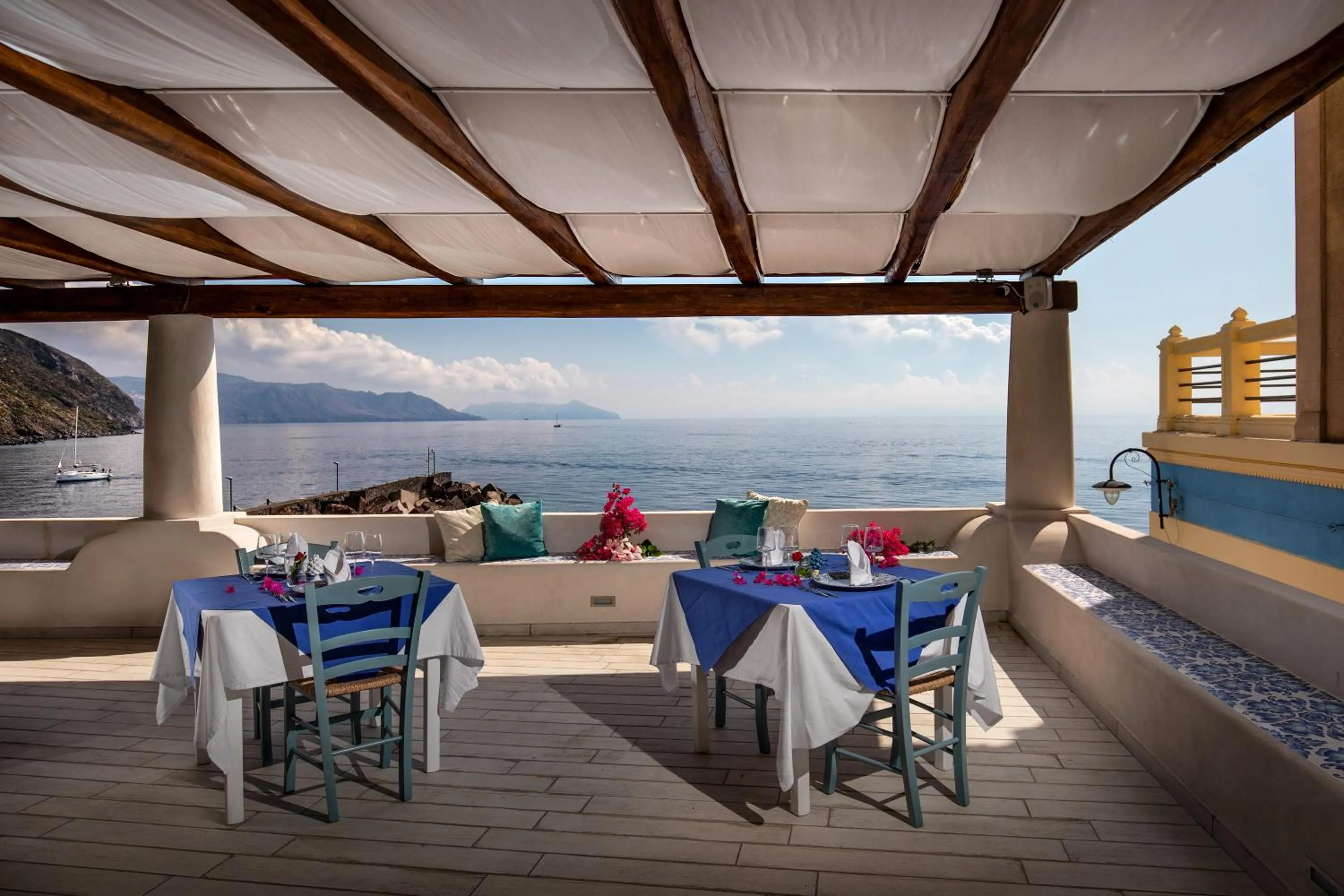 Restaurant/places to eat in Hotel L'Ariana ISOLE EOLIE - UNA Esperienze