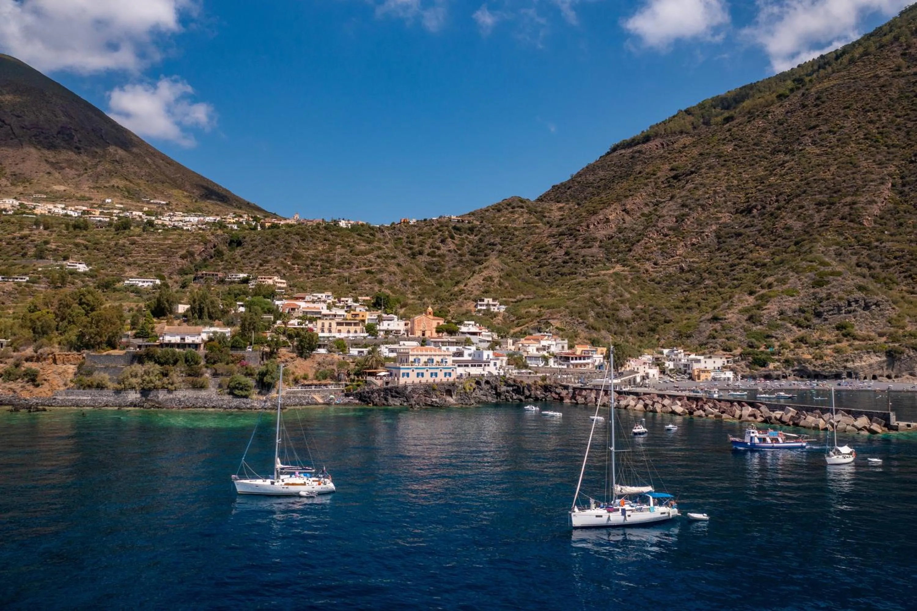 Neighbourhood in Hotel L'Ariana ISOLE EOLIE - UNA Esperienze