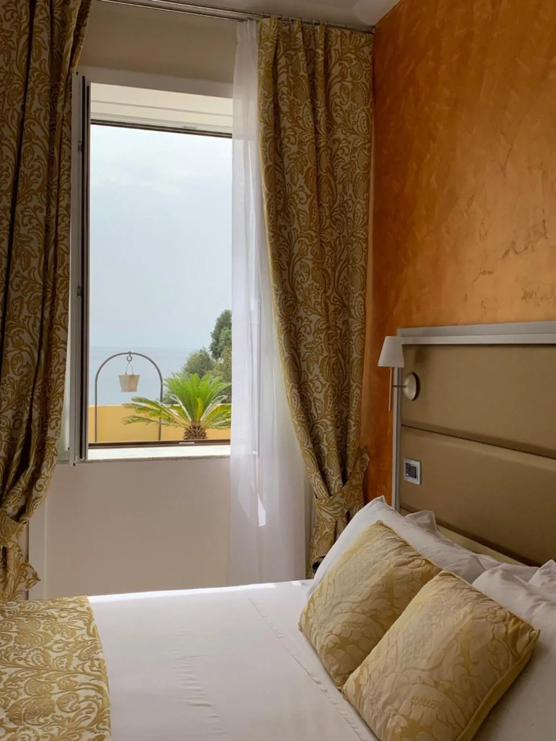 Bed in Hotel L'Ariana ISOLE EOLIE - UNA Esperienze