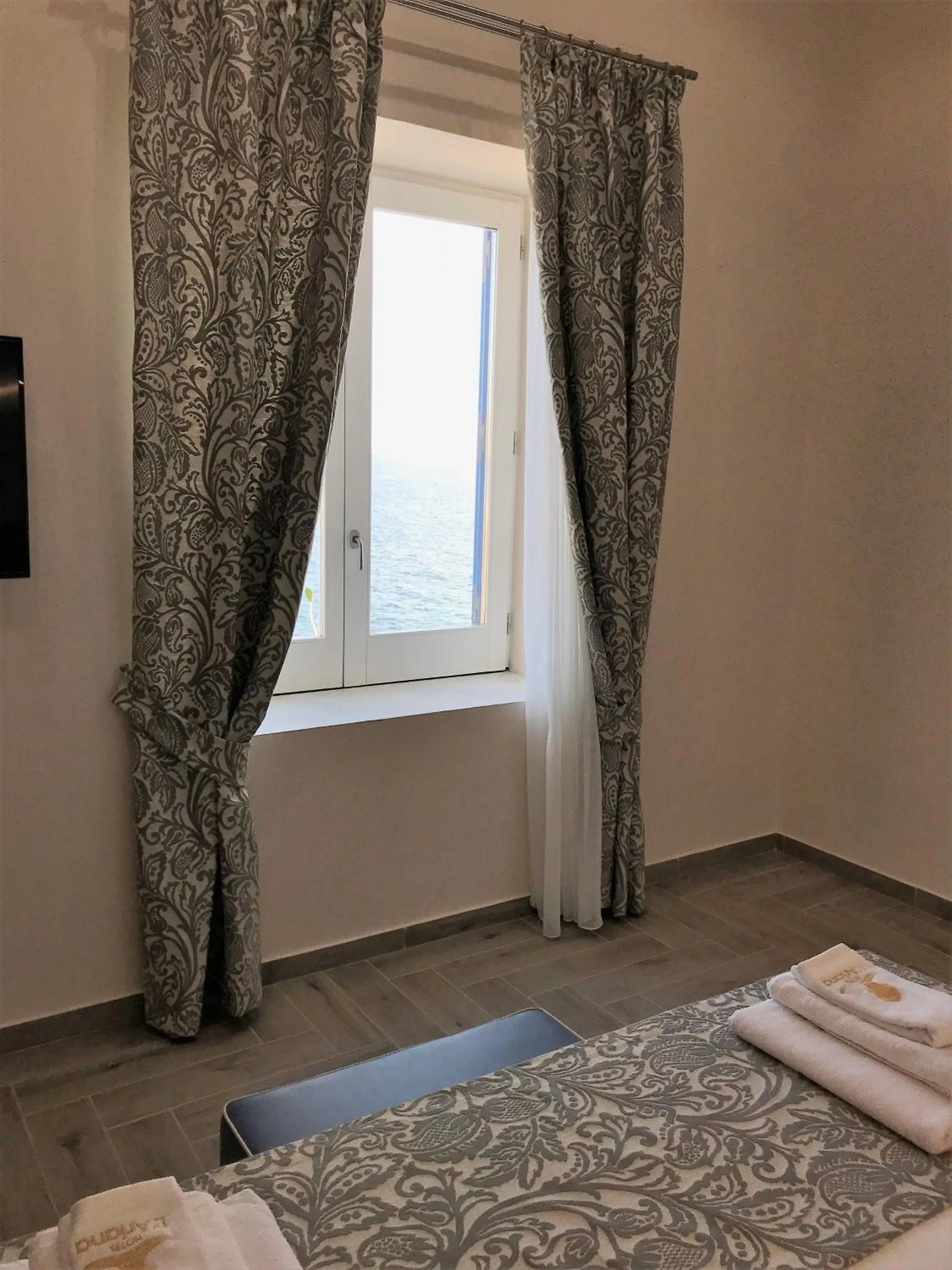 View (from property/room), Bed in Hotel L'Ariana ISOLE EOLIE - UNA Esperienze