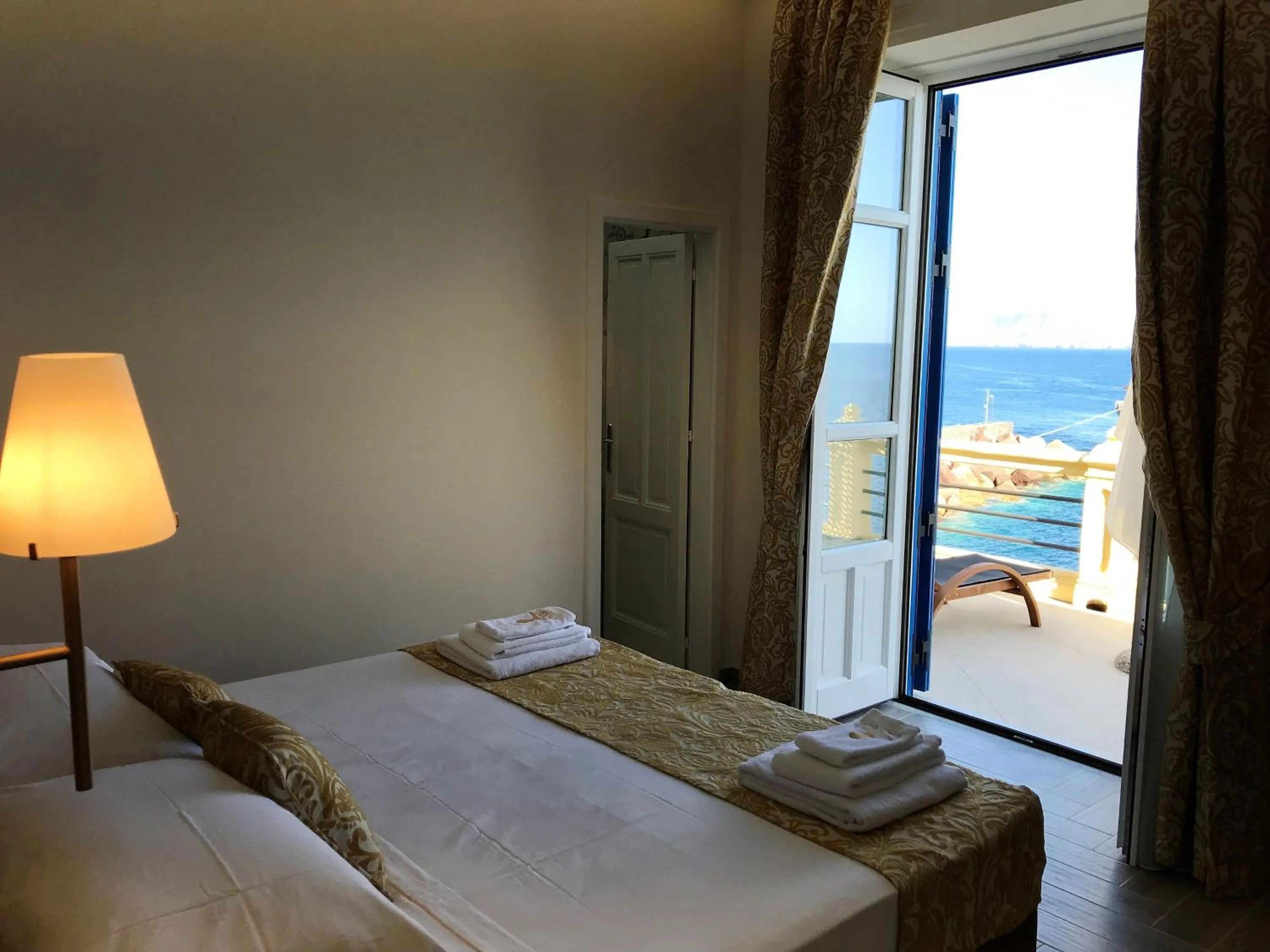 Bed in Hotel L'Ariana ISOLE EOLIE - UNA Esperienze