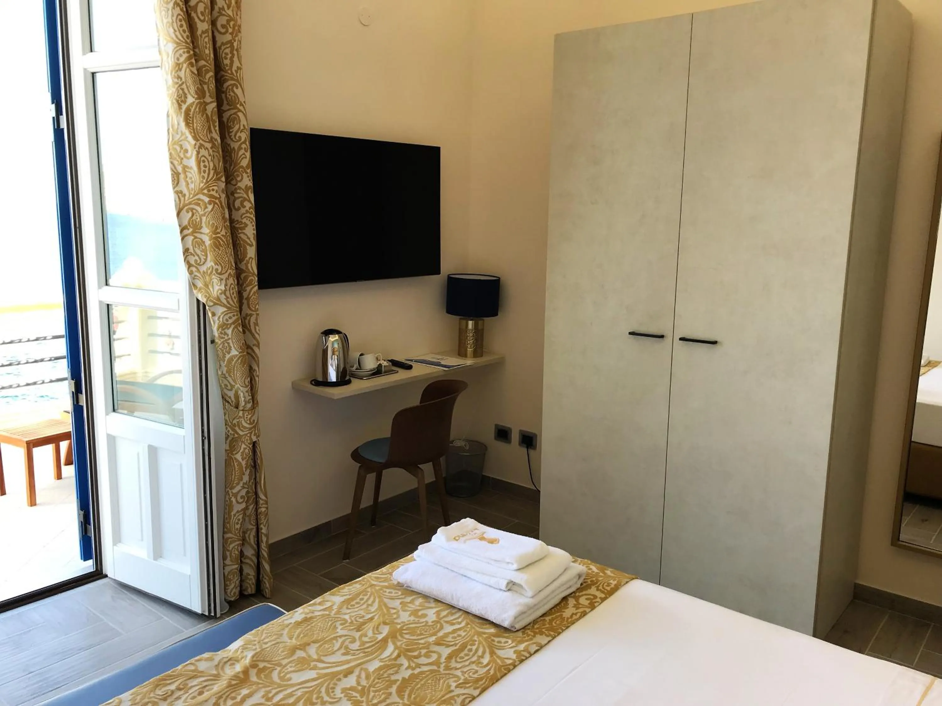 Bed in Hotel L'Ariana ISOLE EOLIE - UNA Esperienze