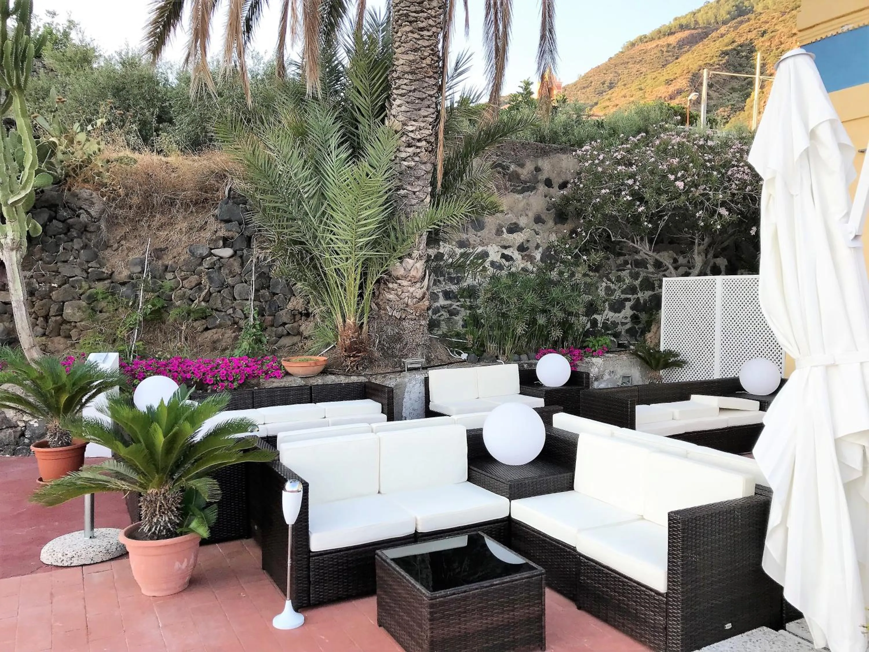 Garden in Hotel L'Ariana ISOLE EOLIE - UNA Esperienze
