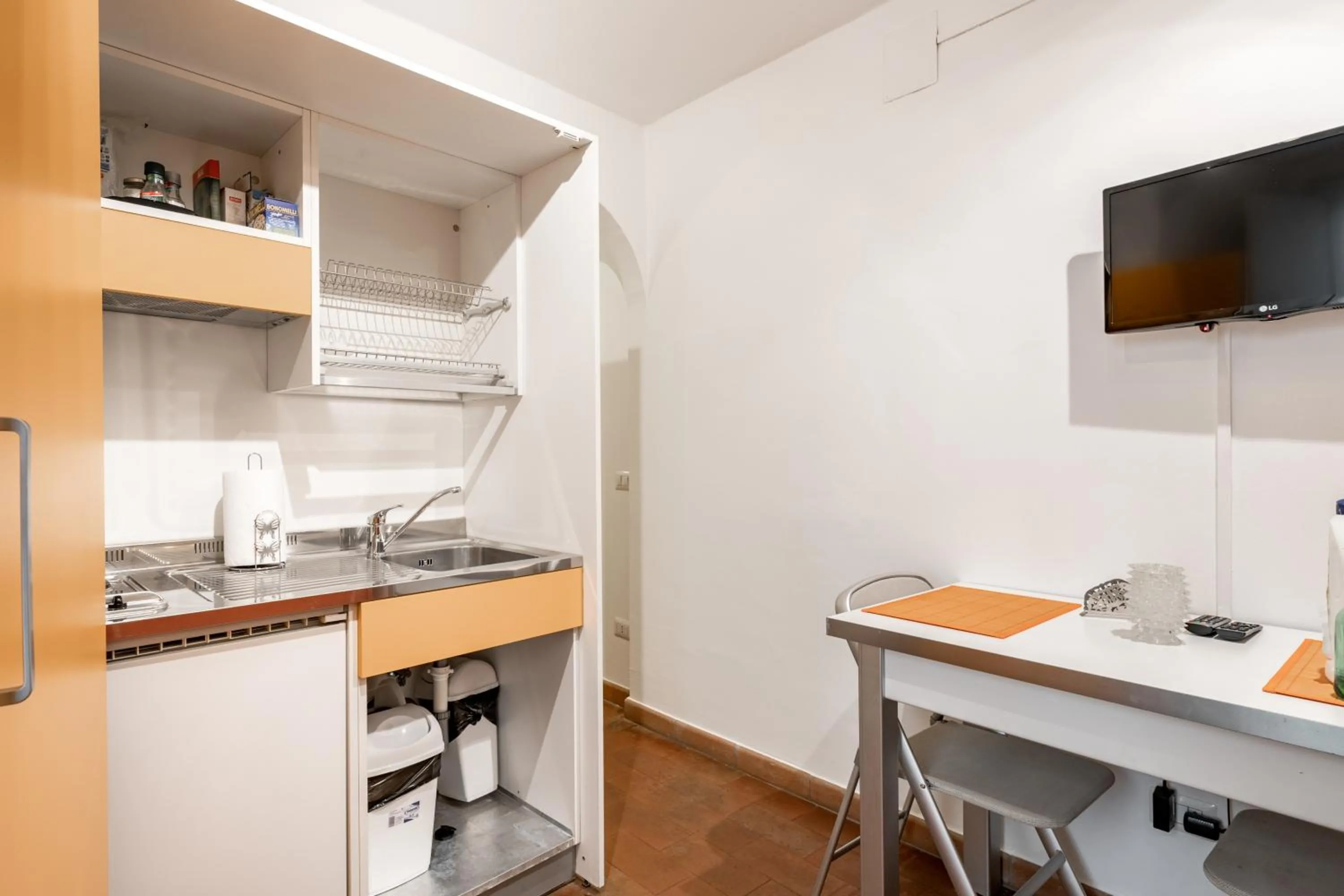 Kitchen or kitchenette in GuestHost - Torre dei Giudi apartments