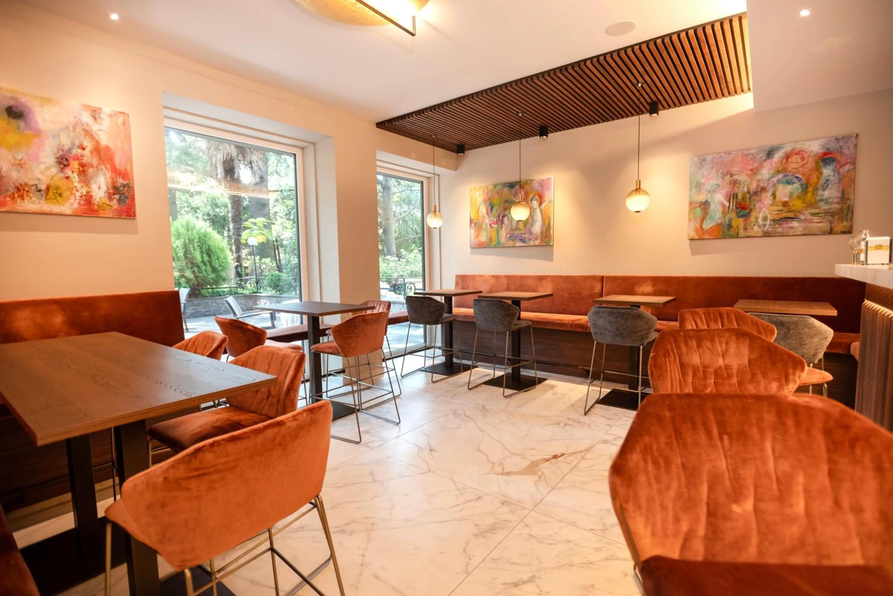 Restaurant/places to eat in Hotel Chrys