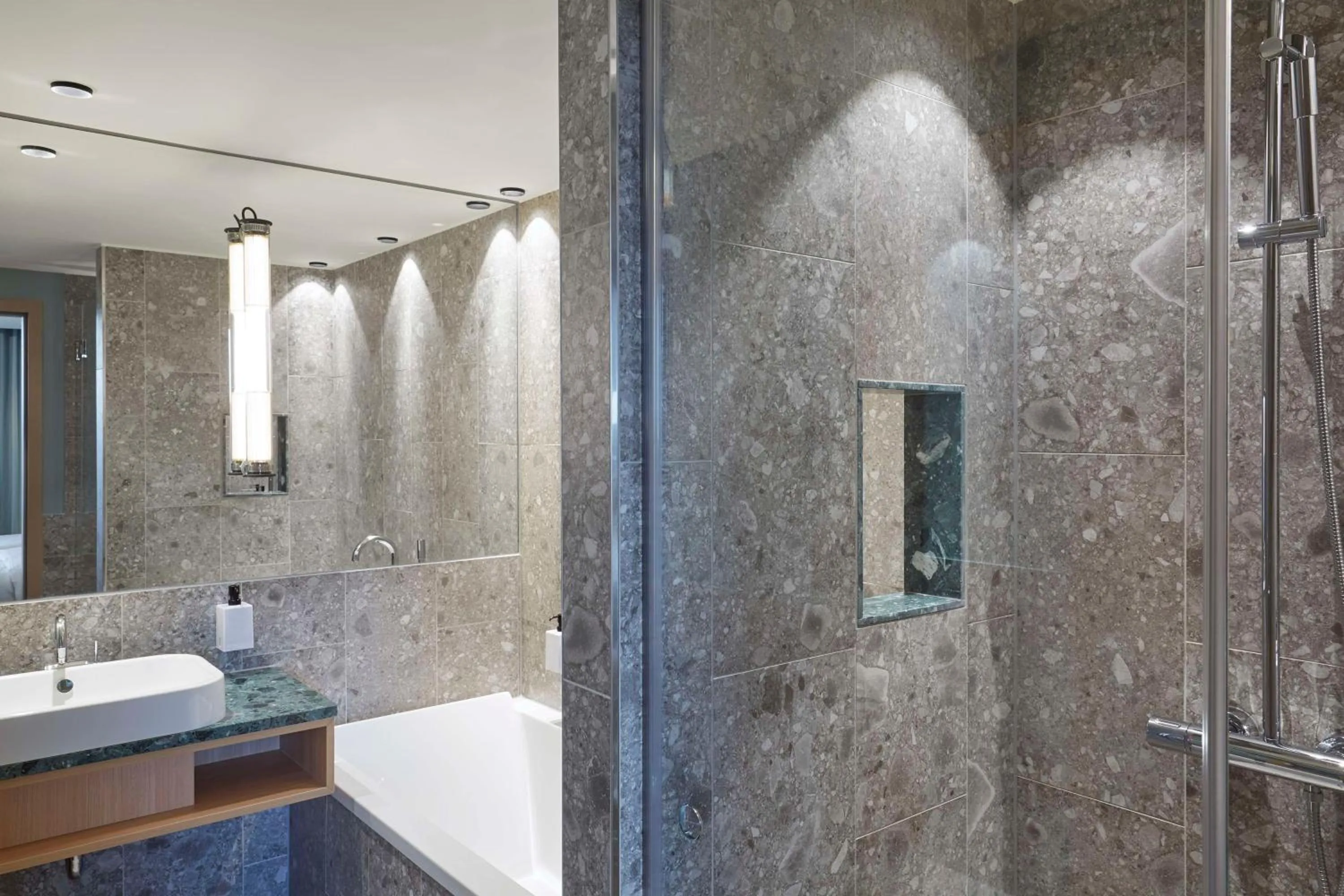 Bathroom in Scandic Frankfurt Hafenpark