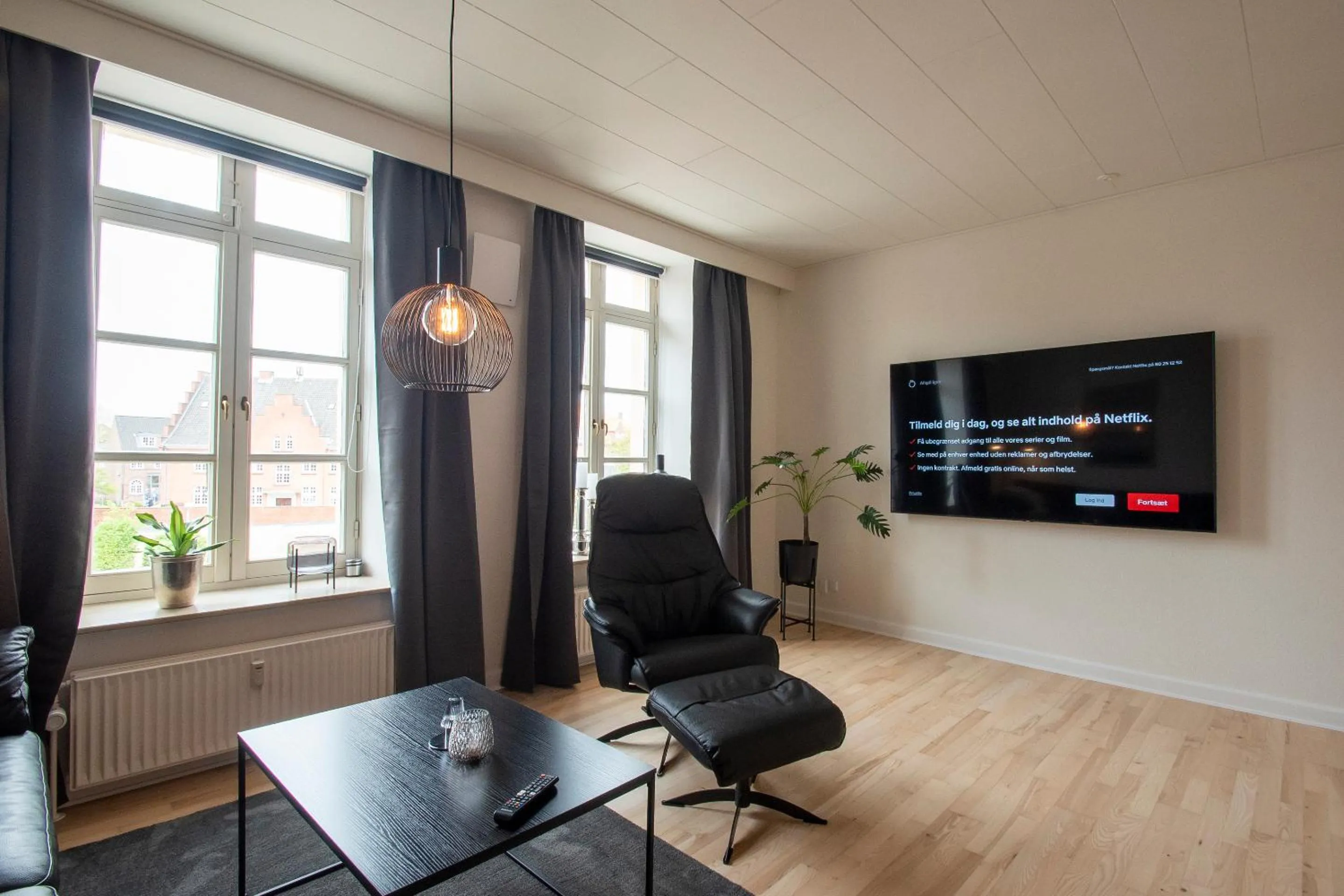 TV and multimedia in Central City Apartment