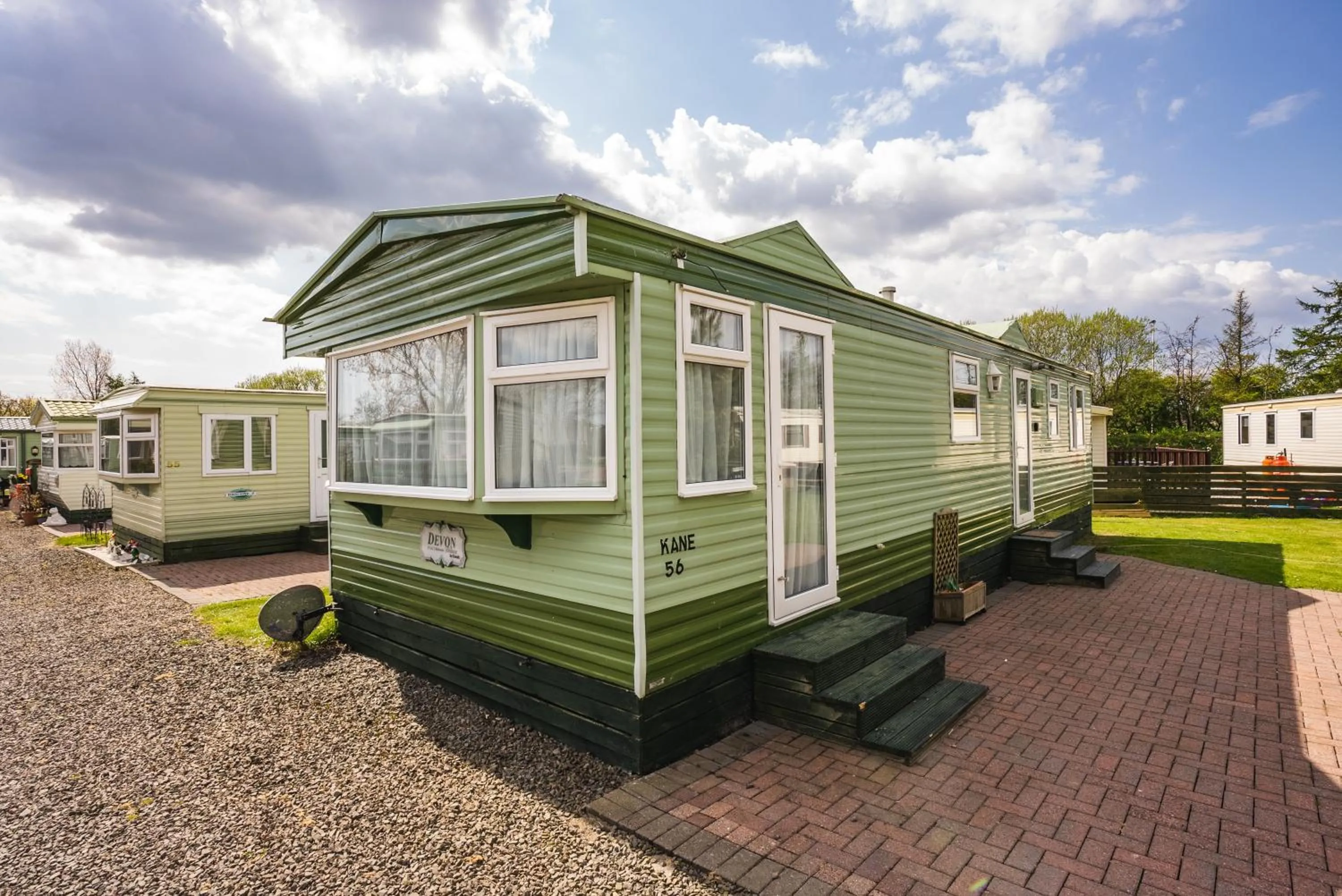 Lochlands 2br family caravan - pets-play park
