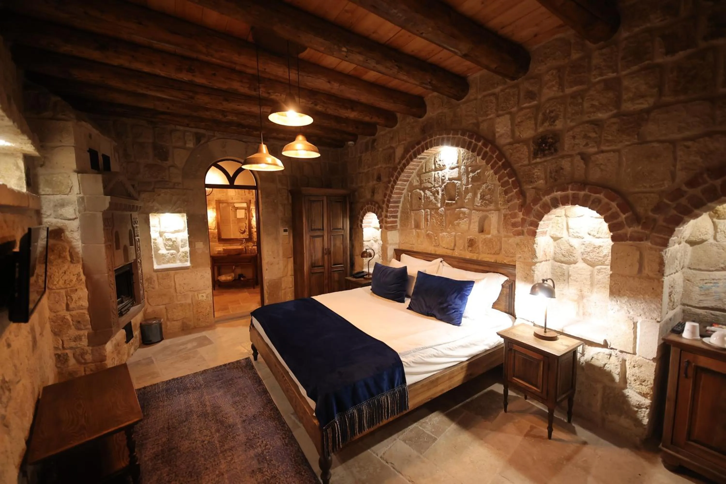 Photo of the whole room, Bed in Ürgüp Cave Suites