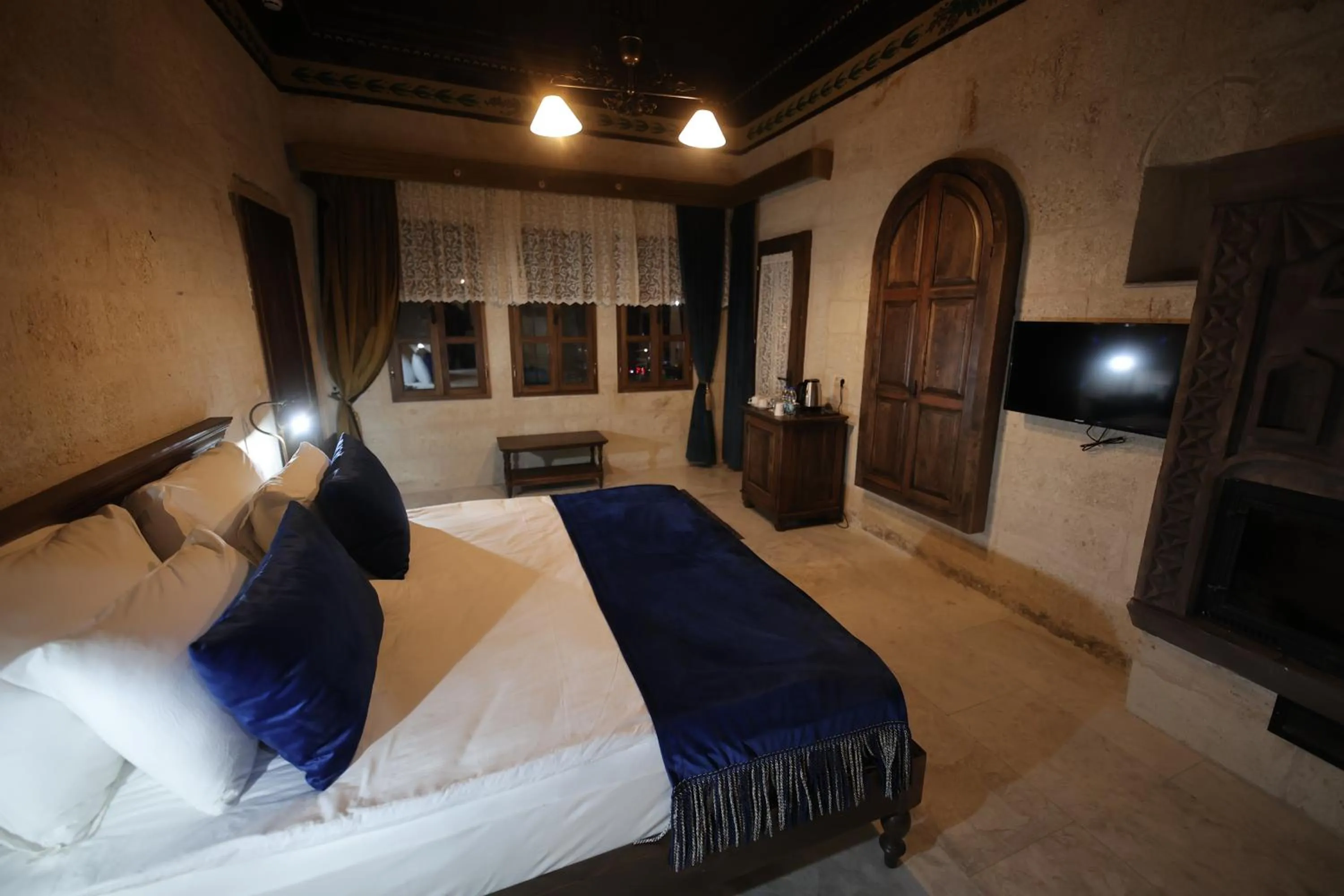 Bed in Ürgüp Cave Suites