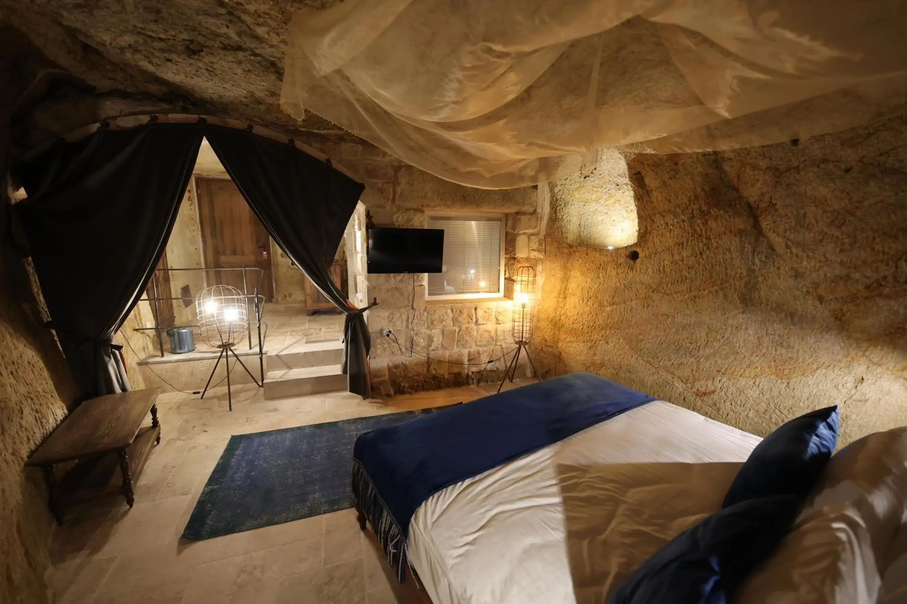 Photo of the whole room, Bed in Ürgüp Cave Suites Photo of the whole room, Bed in Ürgüp Cave Suites