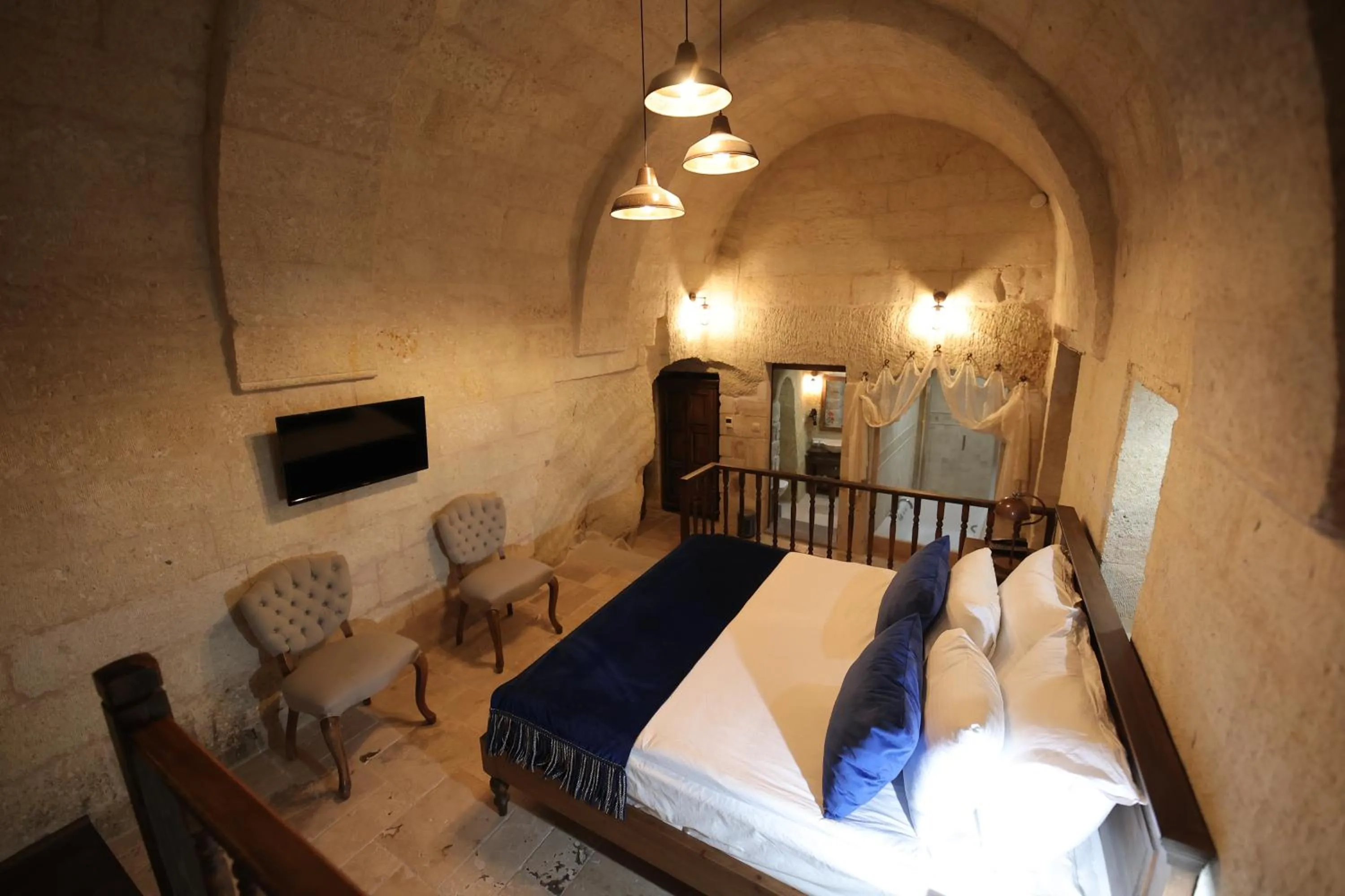 Photo of the whole room, Bed in Ürgüp Cave Suites