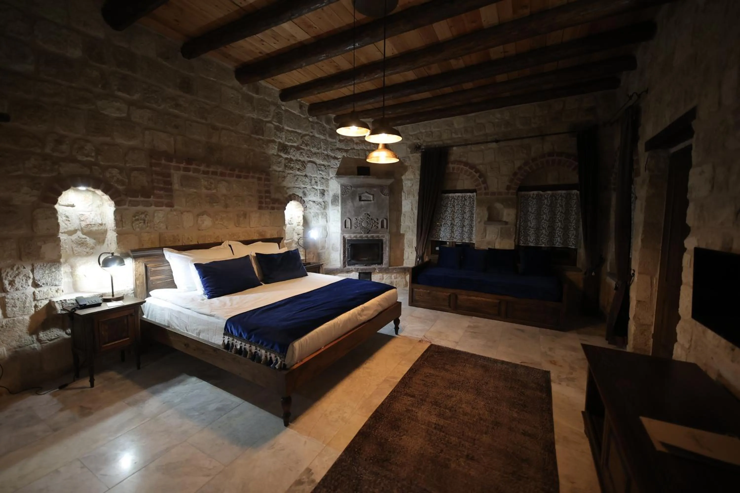 Photo of the whole room, Bed in Ürgüp Cave Suites