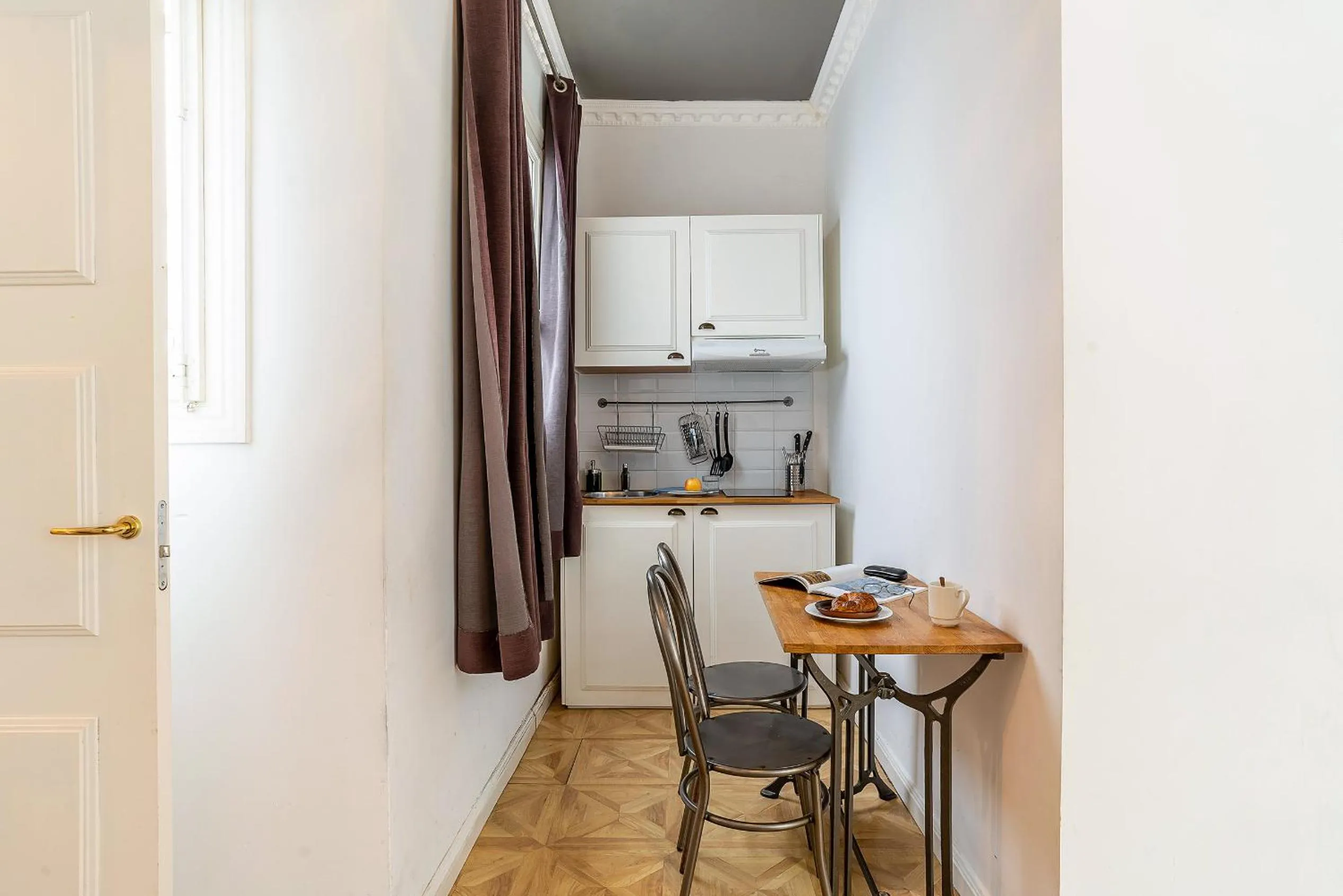 Kitchen or kitchenette in Casa Gracia Apartments