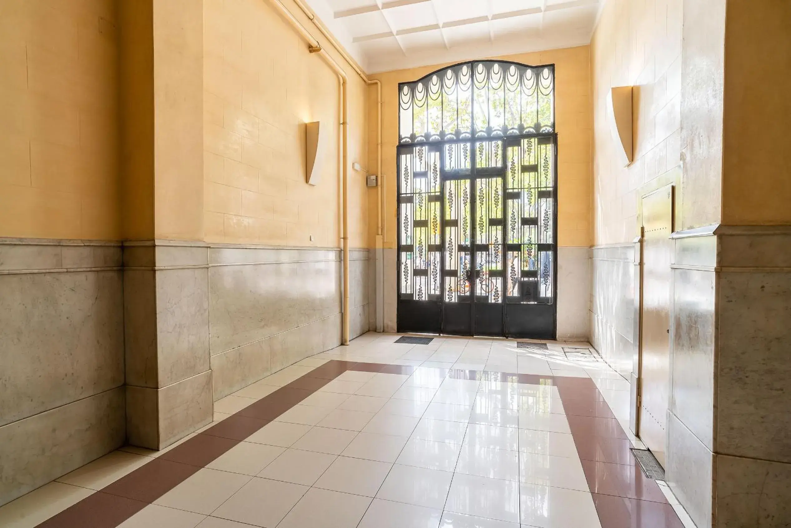 Facade/entrance in Casa Gracia Apartments Facade/entrance in Casa Gracia Apartments