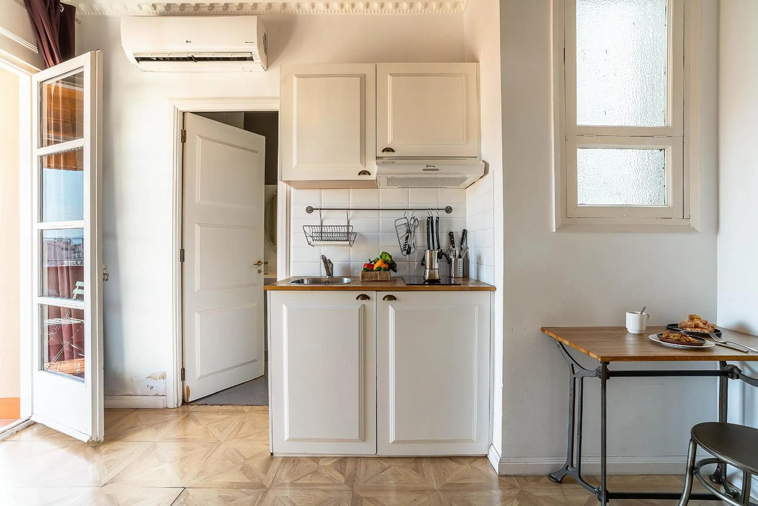 Kitchen or kitchenette in Casa Gracia Apartments