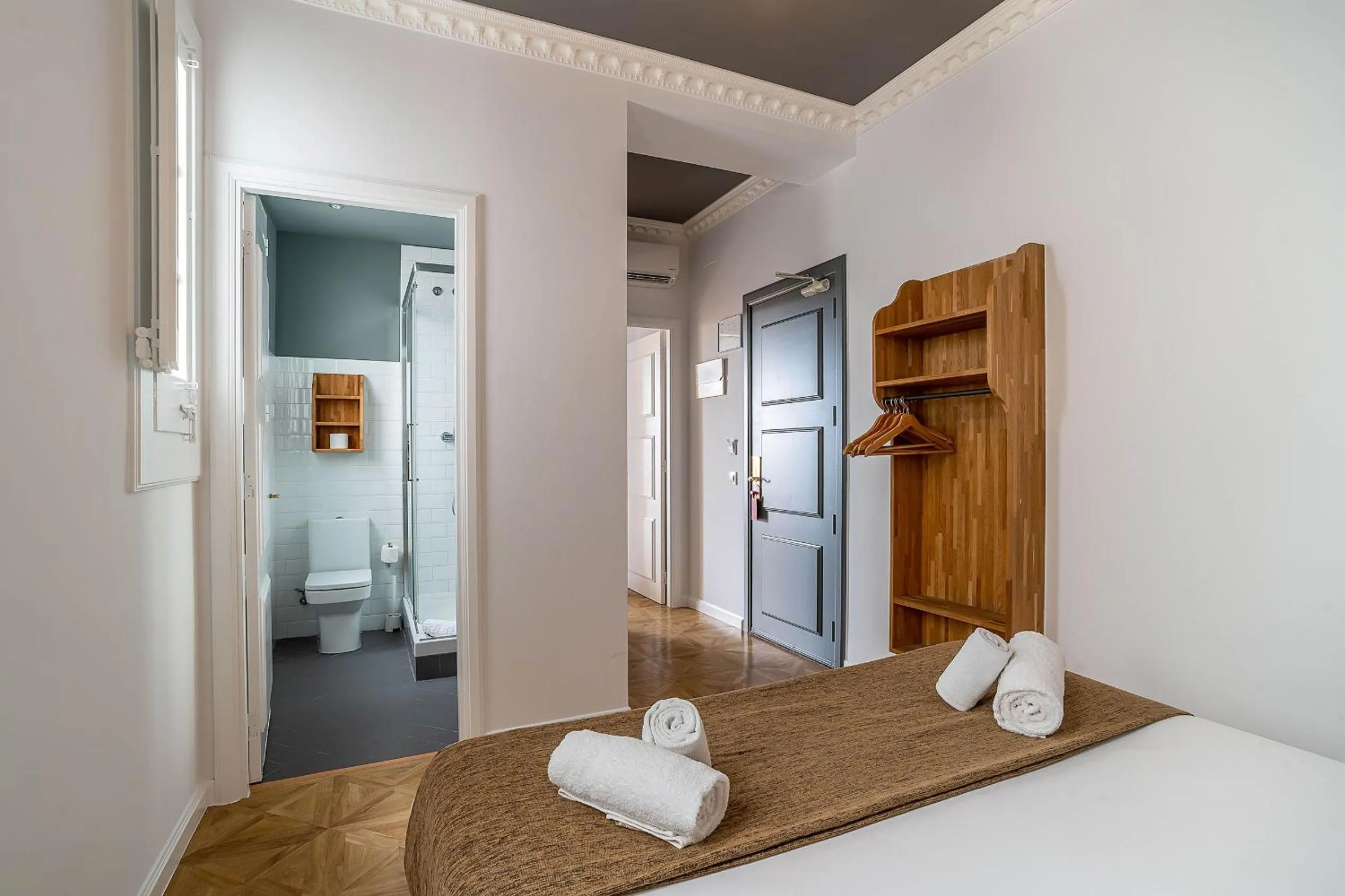 Shower, Bed in Casa Gracia Apartments