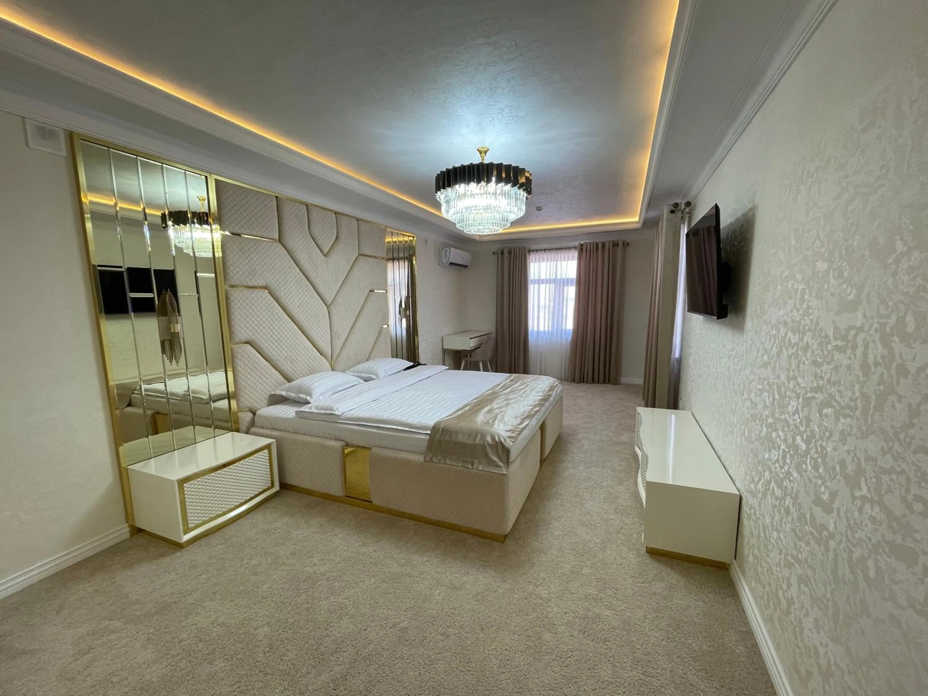 Bed in Shohjahon Palace Hotel & Spa