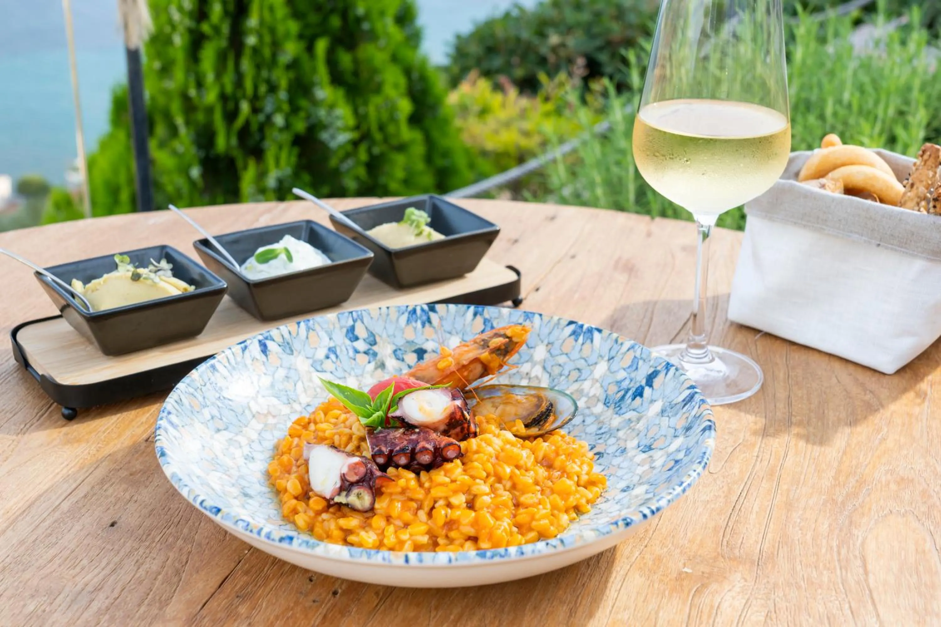 Restaurant/places to eat in Manifest Boutique Hotel