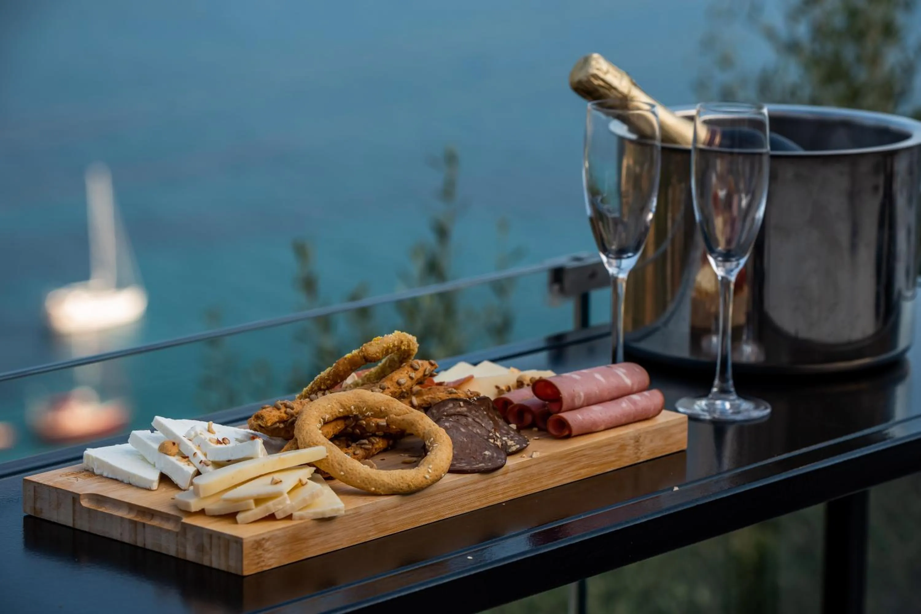 Food and drinks in Manifest Boutique Hotel