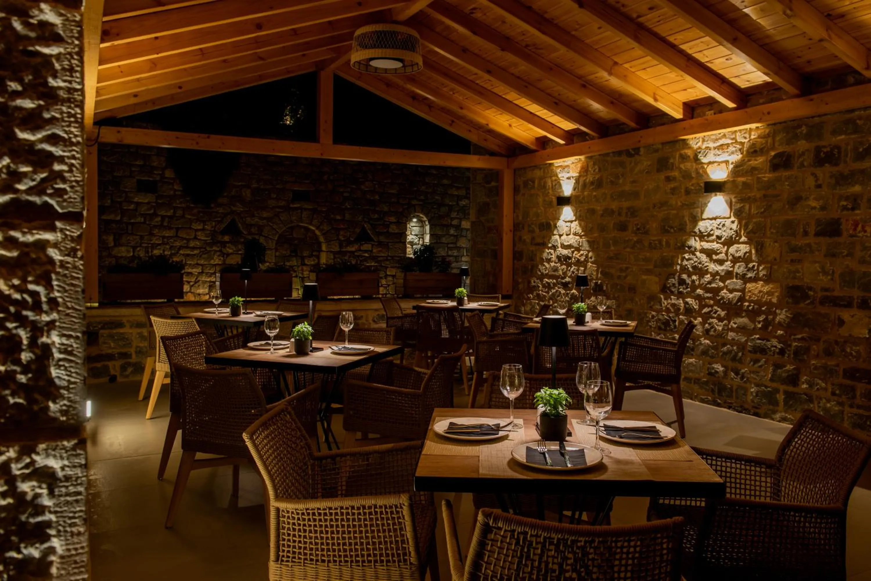 Restaurant/places to eat in Manifest Boutique Hotel