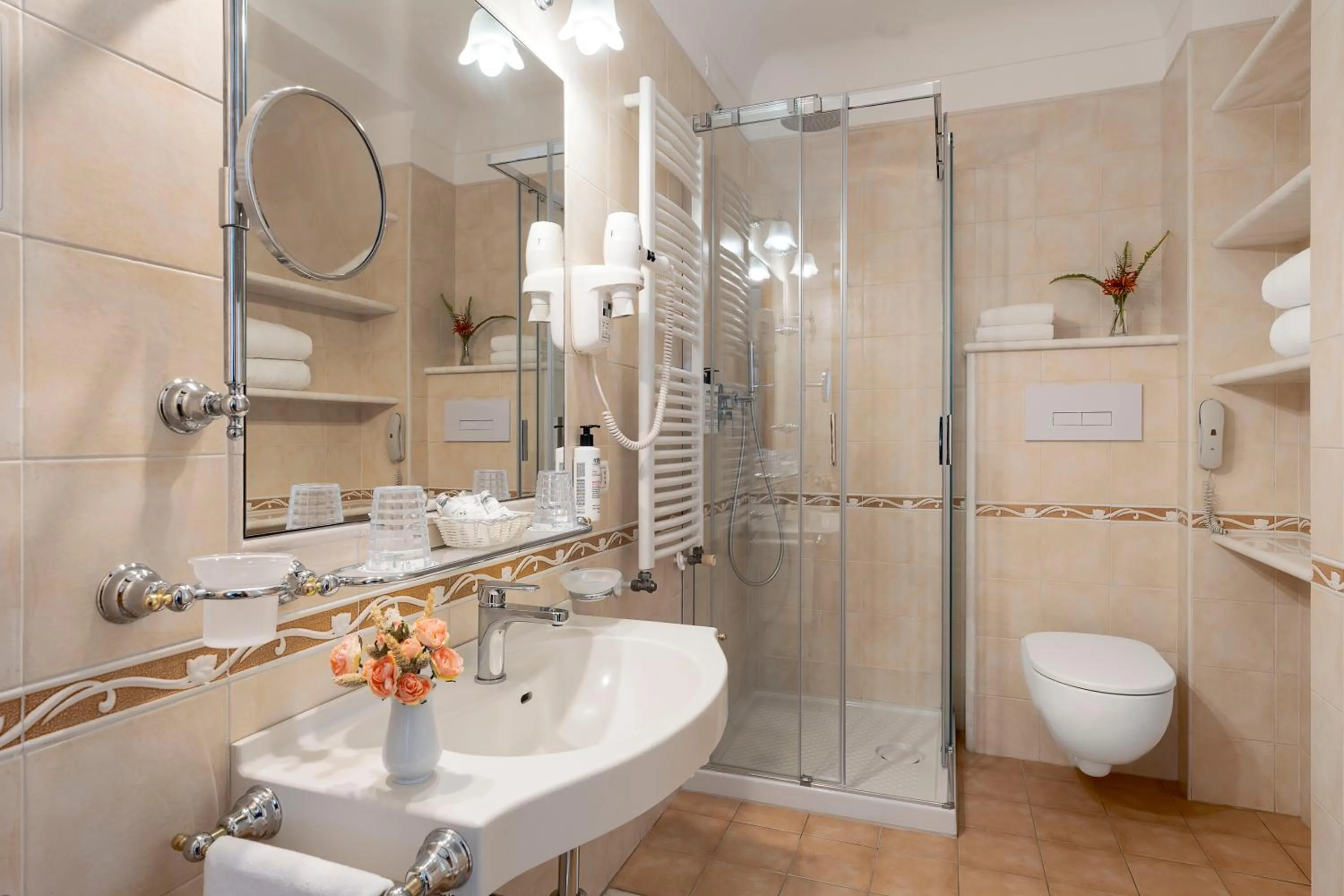 Shower in Hotel Villa Schuler