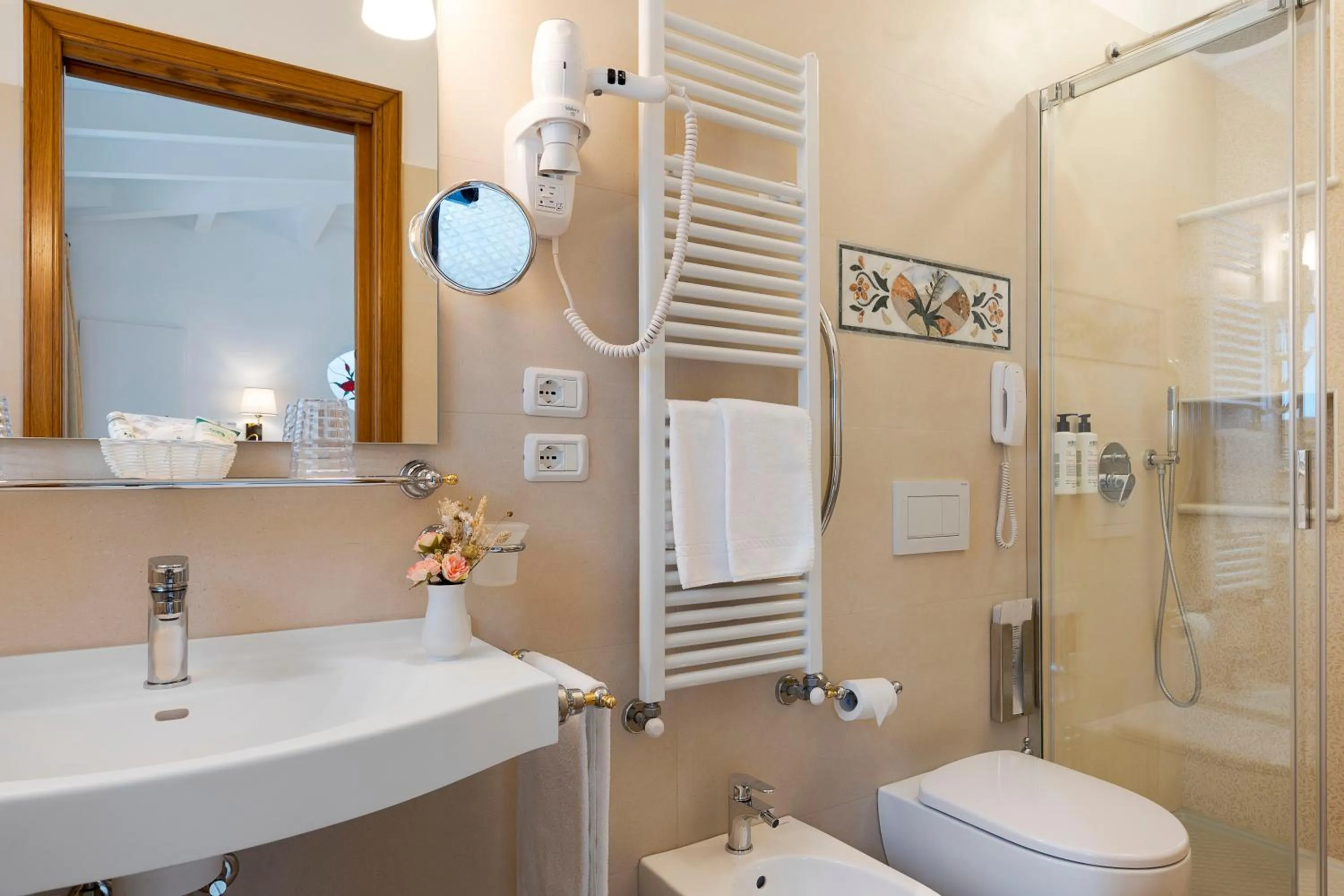 Shower in Hotel Villa Schuler