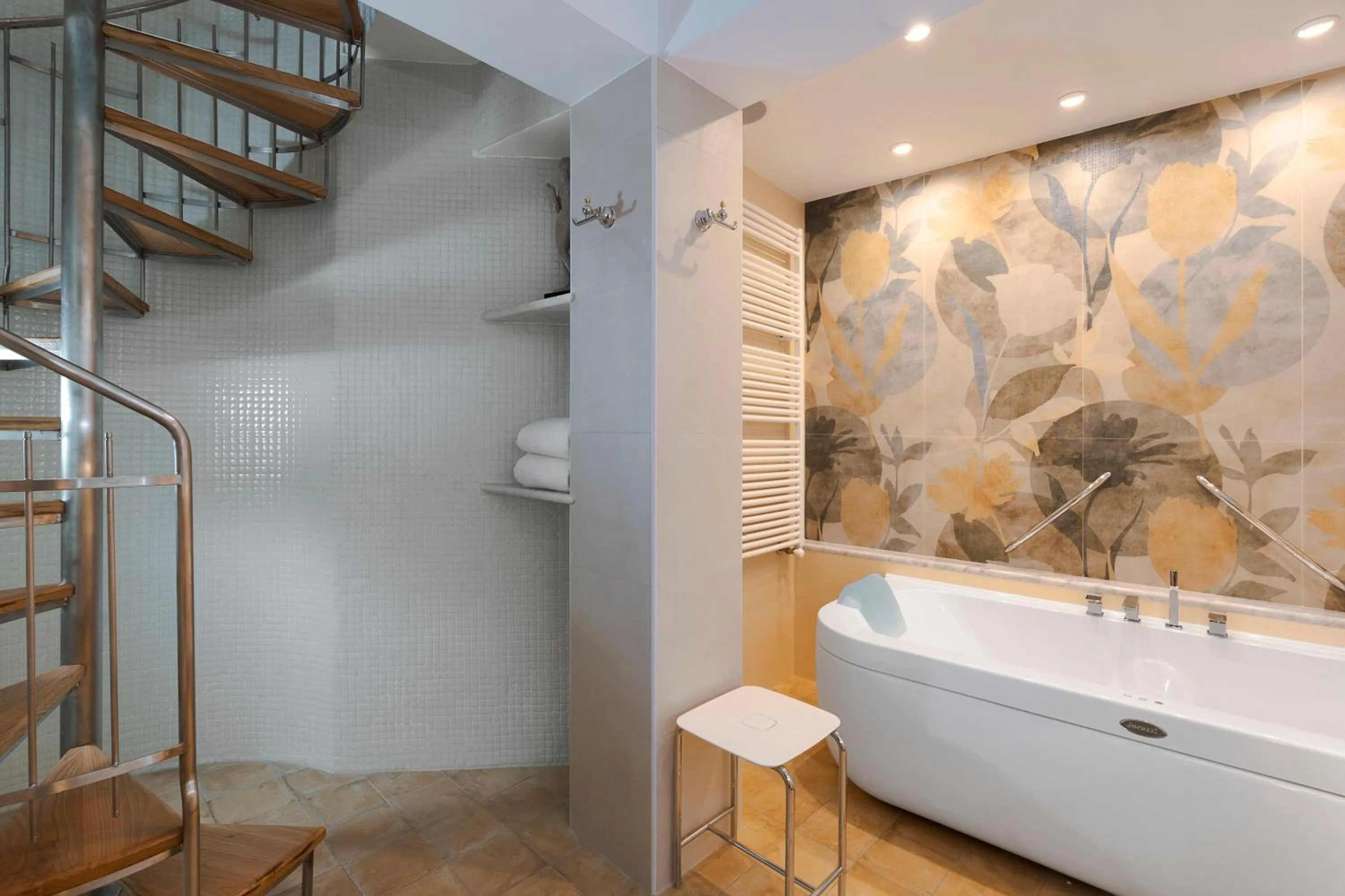 Hot Tub in Hotel Villa Schuler