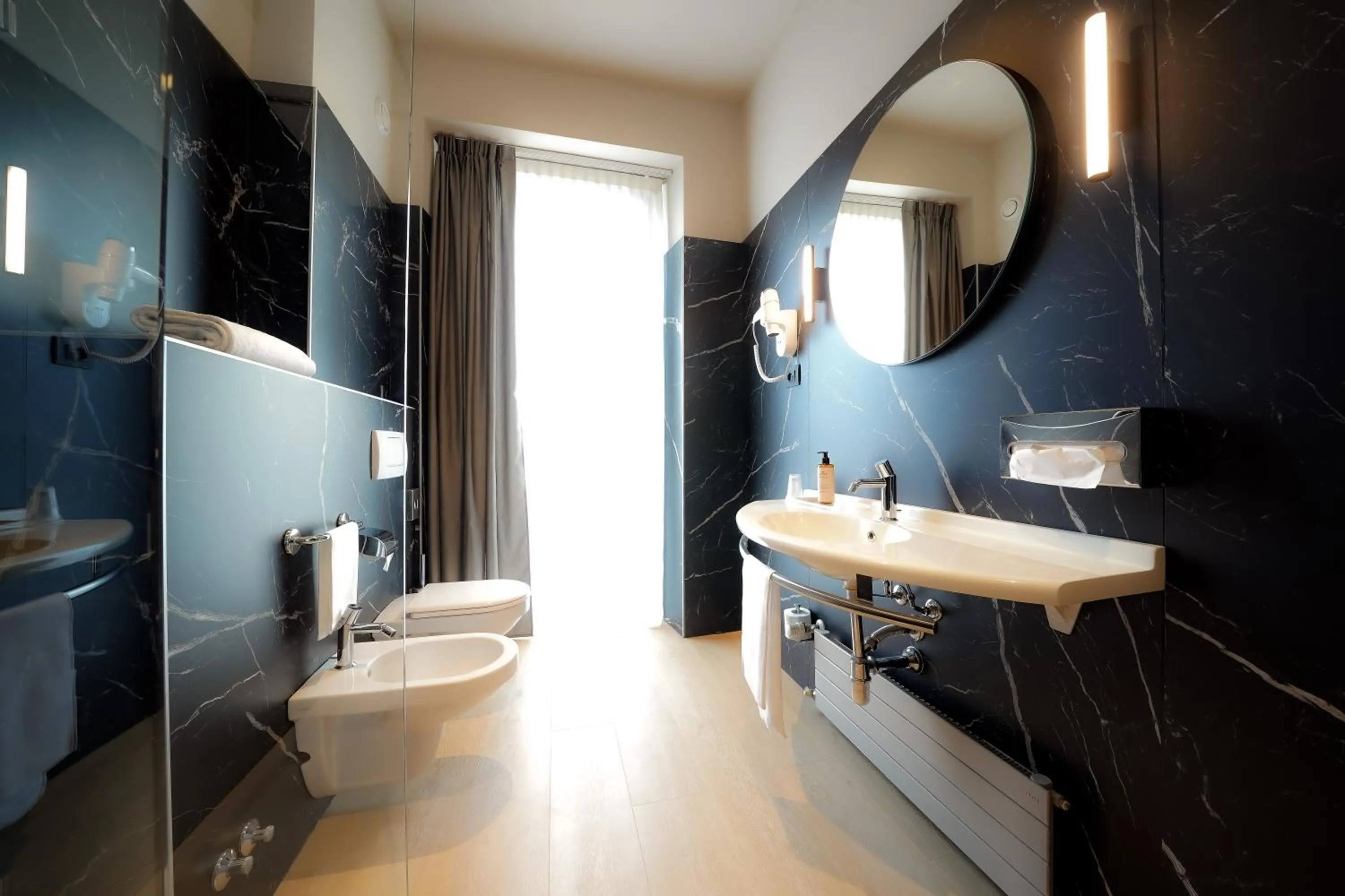 Shower in Mercure Bergamo Centro Palazzo Dolci