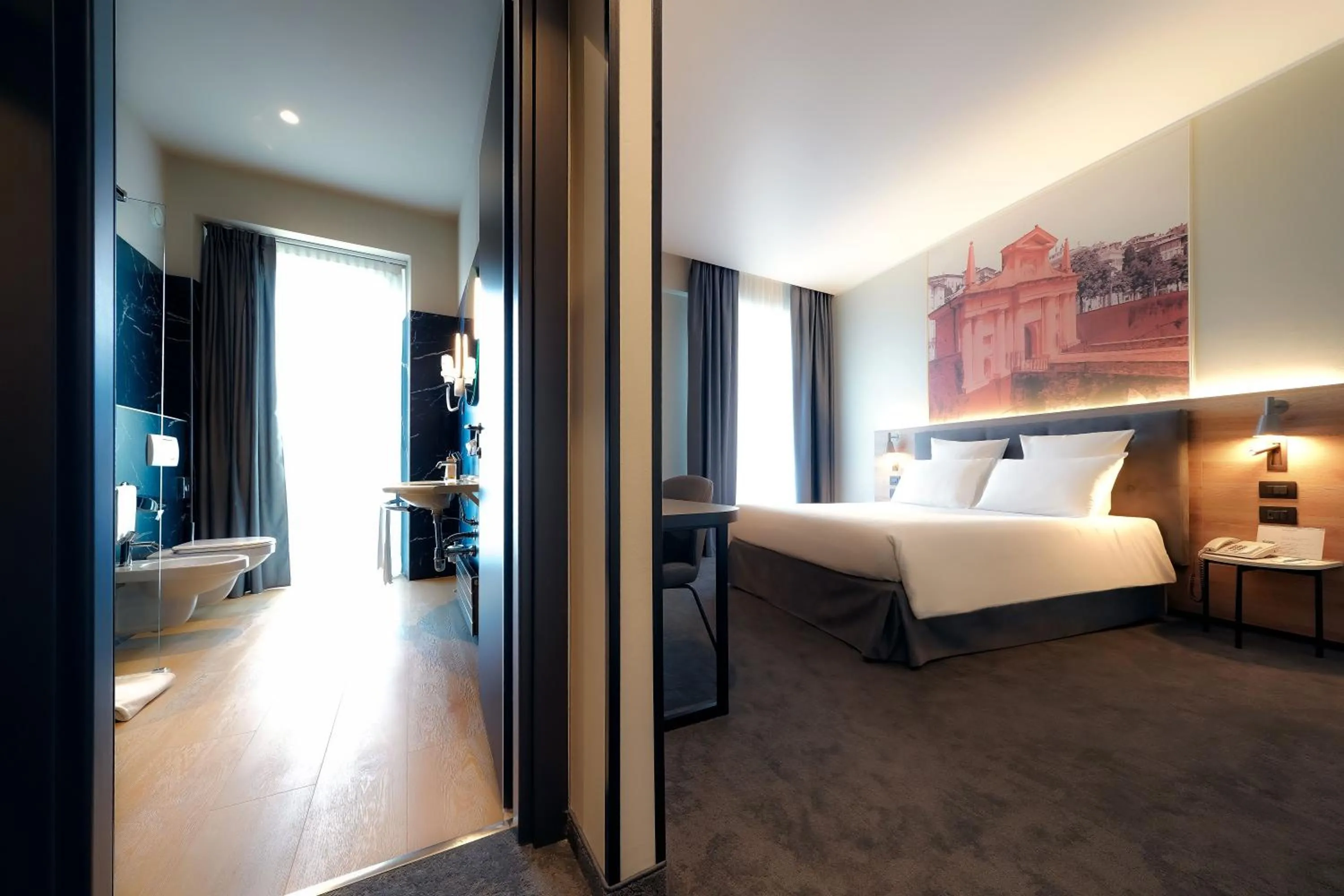 Bathroom, Bed in Mercure Bergamo Centro Palazzo Dolci