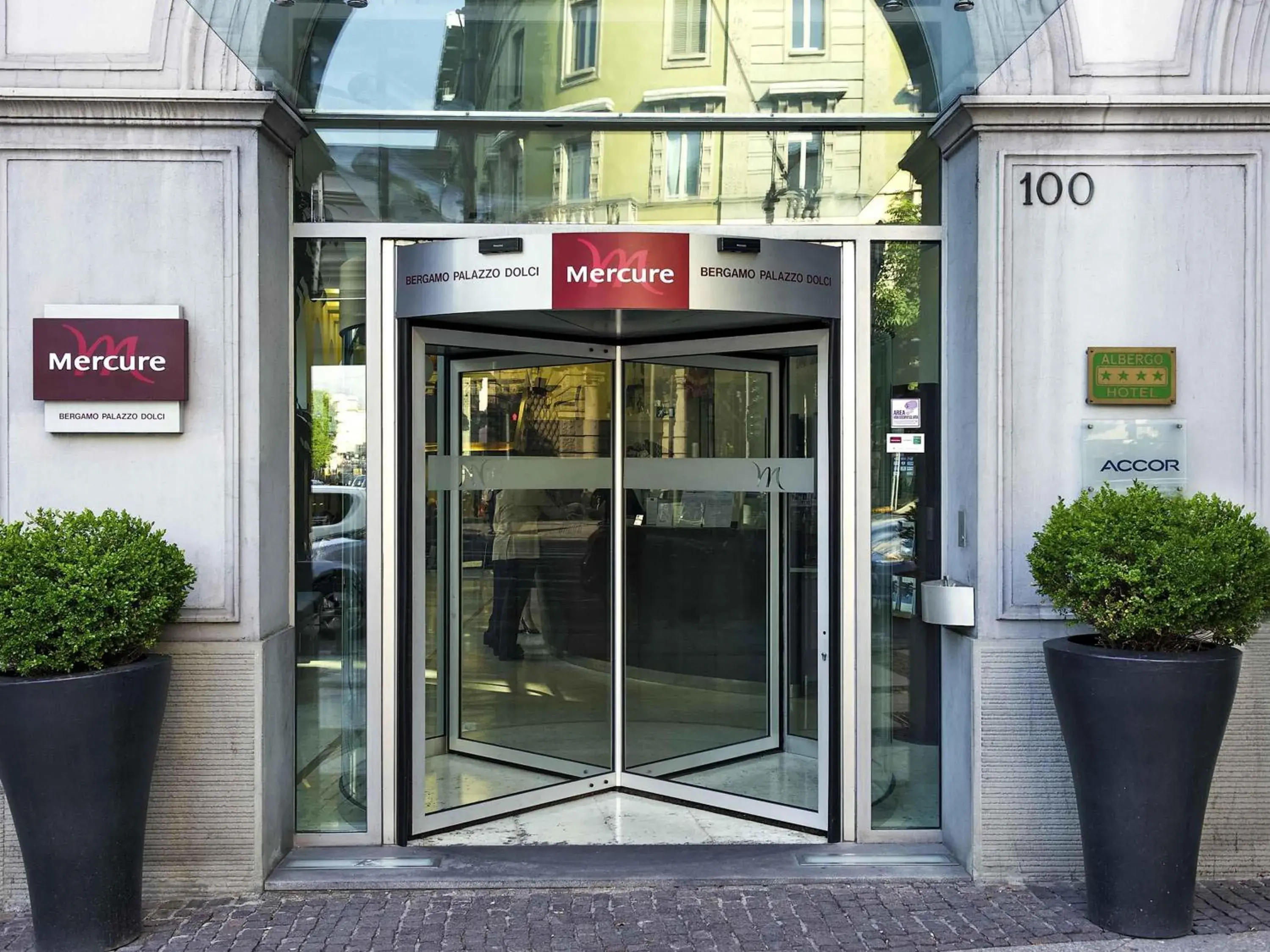 Property building in Mercure Bergamo Centro Palazzo Dolci Property building in Mercure Bergamo Centro Palazzo Dolci