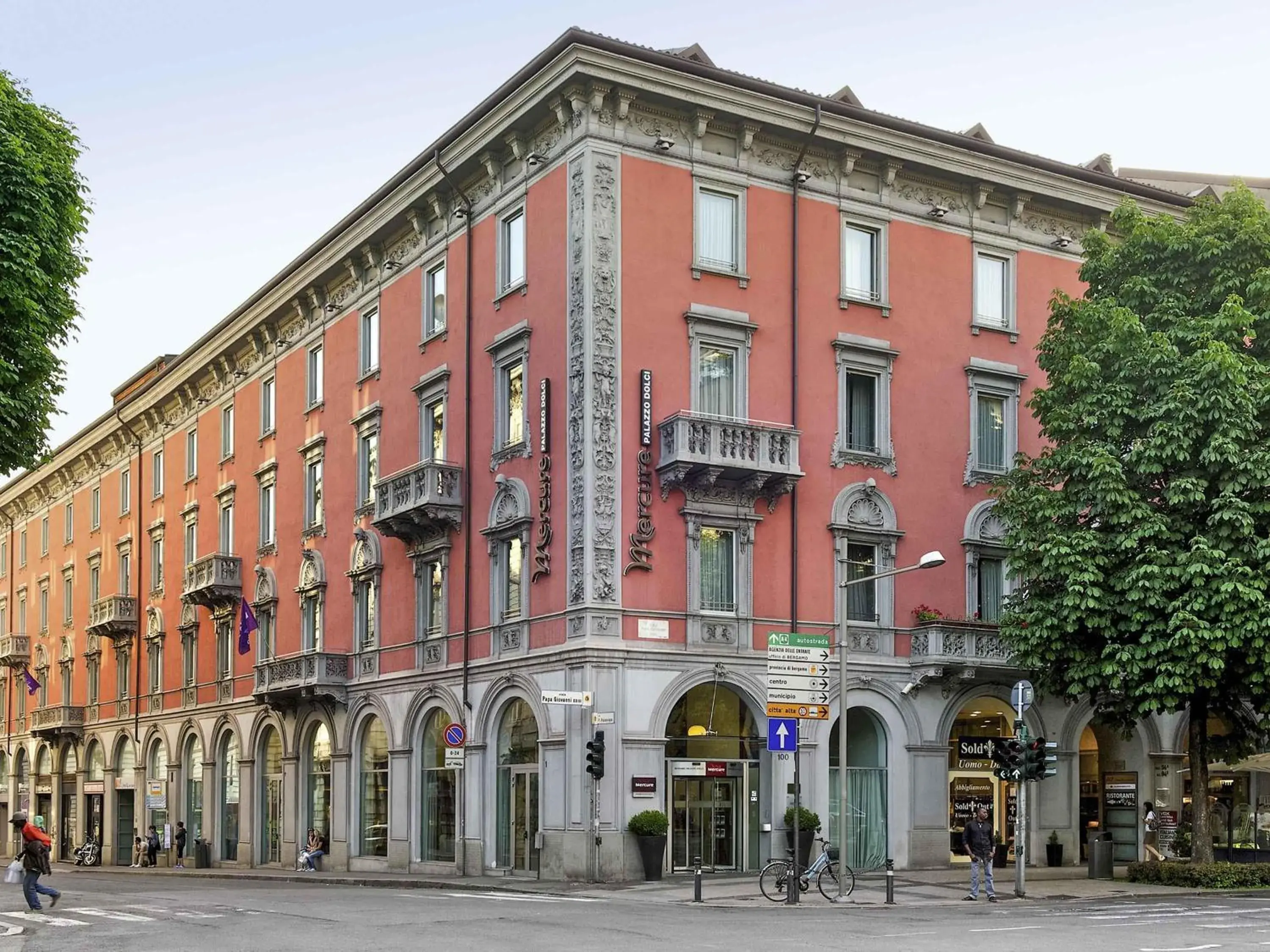 Property building in Mercure Bergamo Centro Palazzo Dolci Property building in Mercure Bergamo Centro Palazzo Dolci