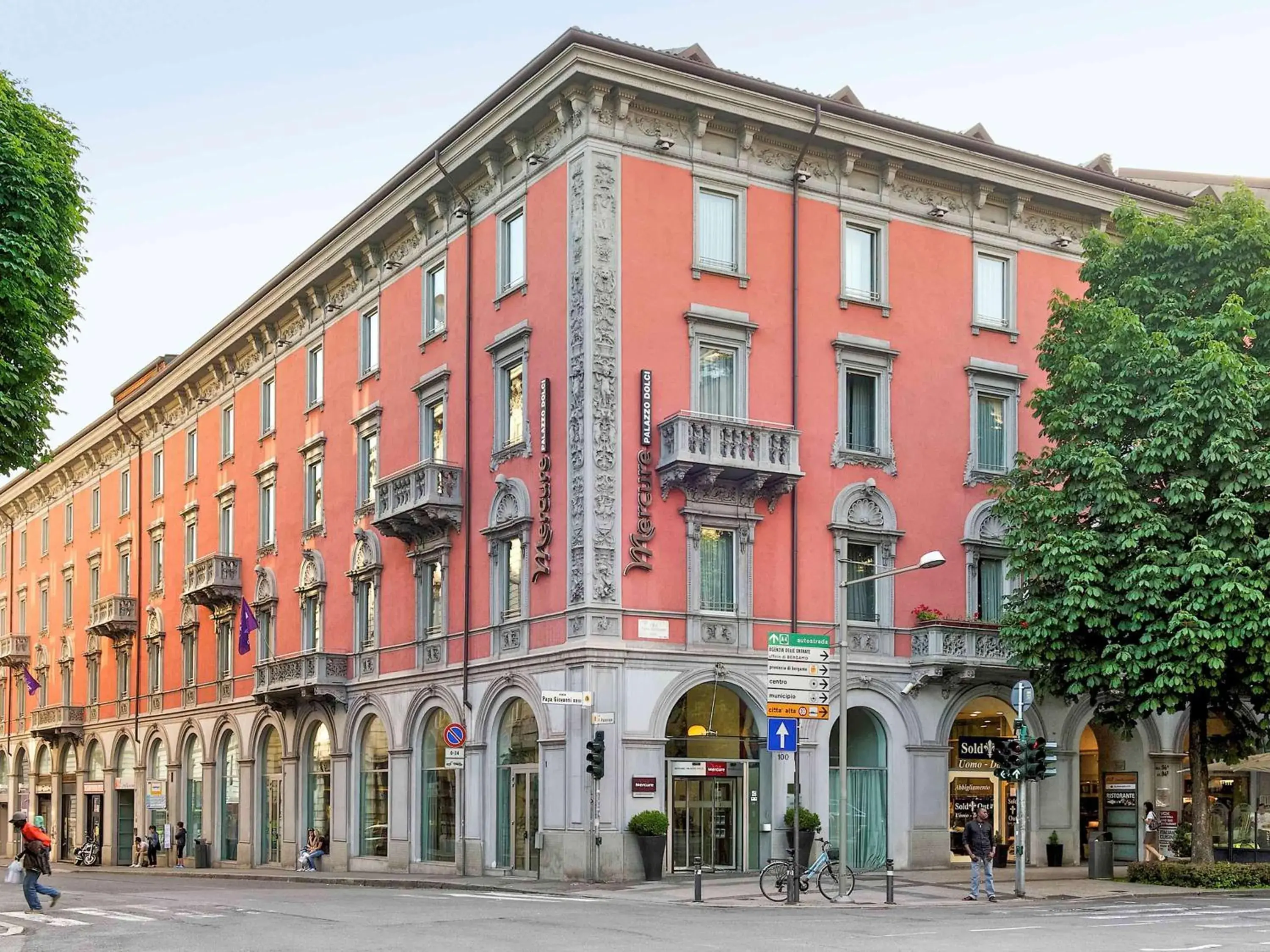 Property building in Mercure Bergamo Centro Palazzo Dolci Property building in Mercure Bergamo Centro Palazzo Dolci