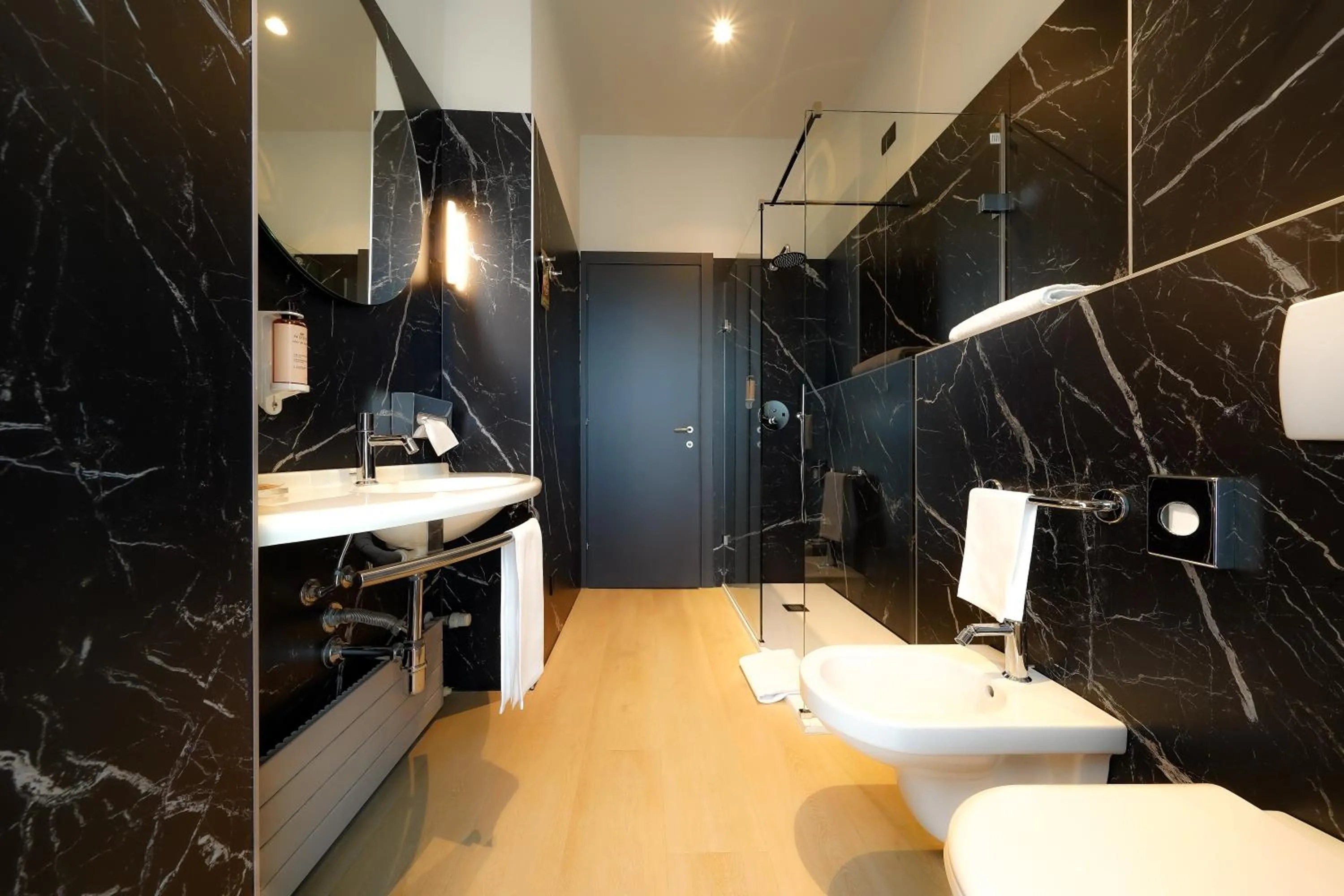 Shower in Mercure Bergamo Centro Palazzo Dolci