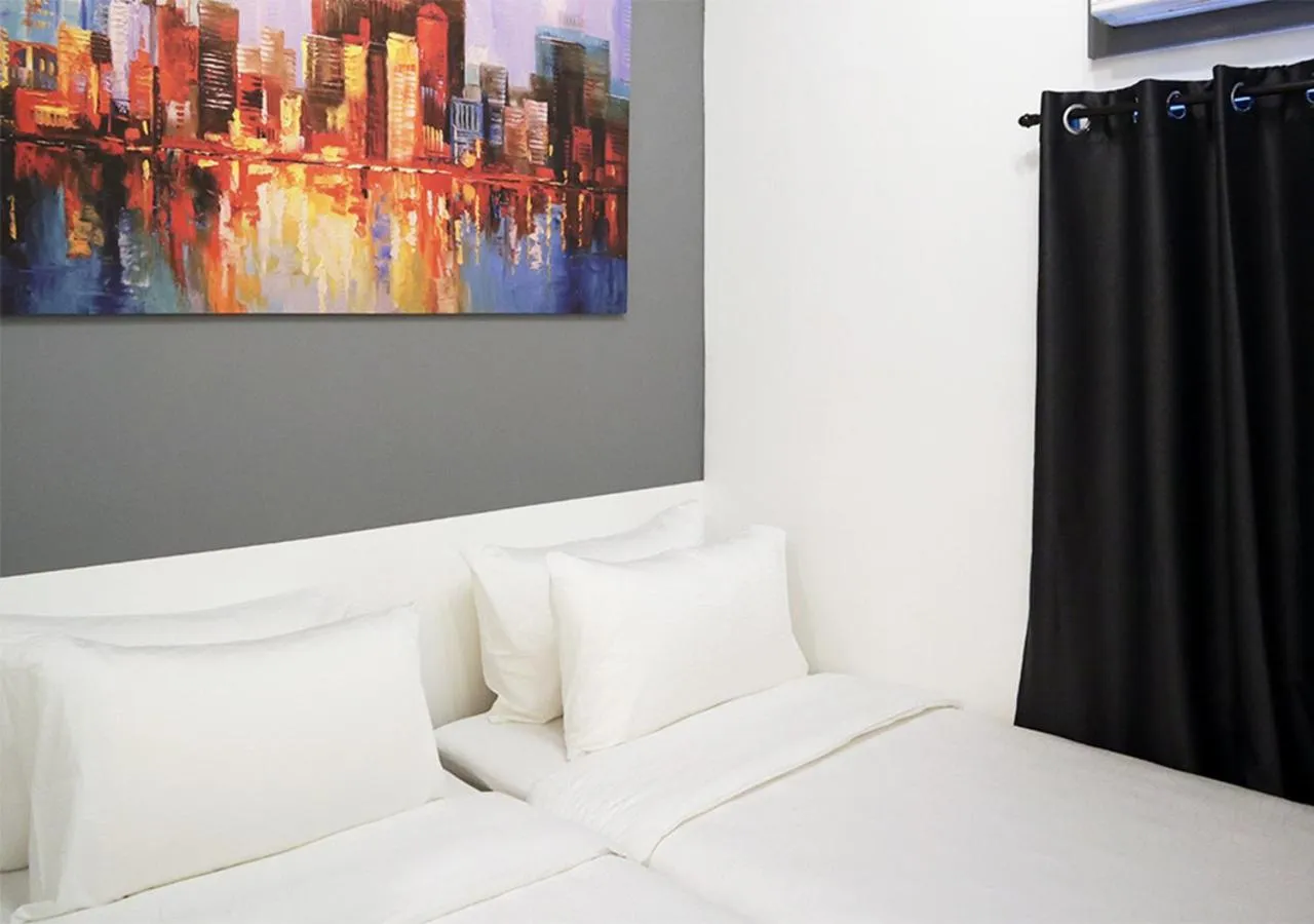 Bedroom, Bed in mySTAY Hotel BGC East