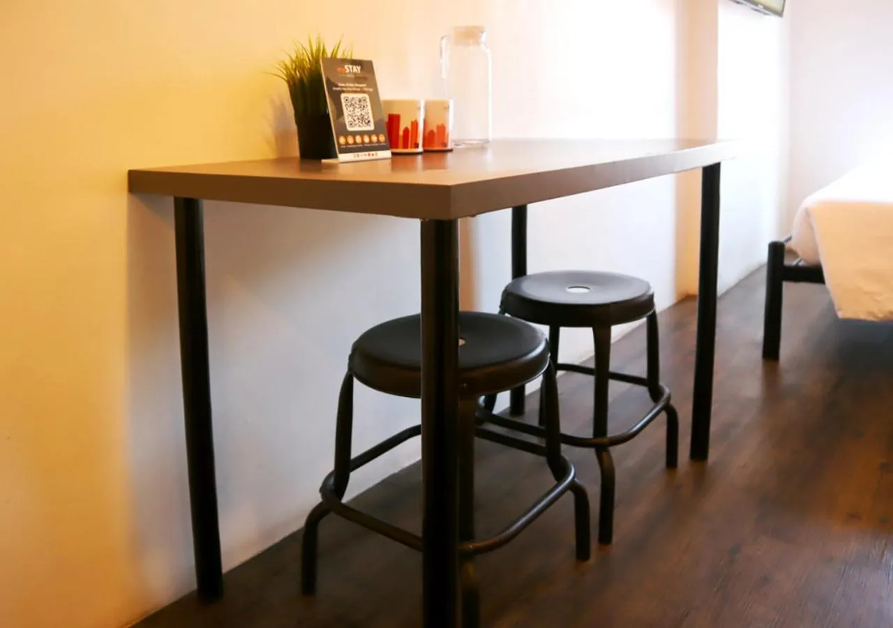 Dining area in mySTAY Hotel BGC East