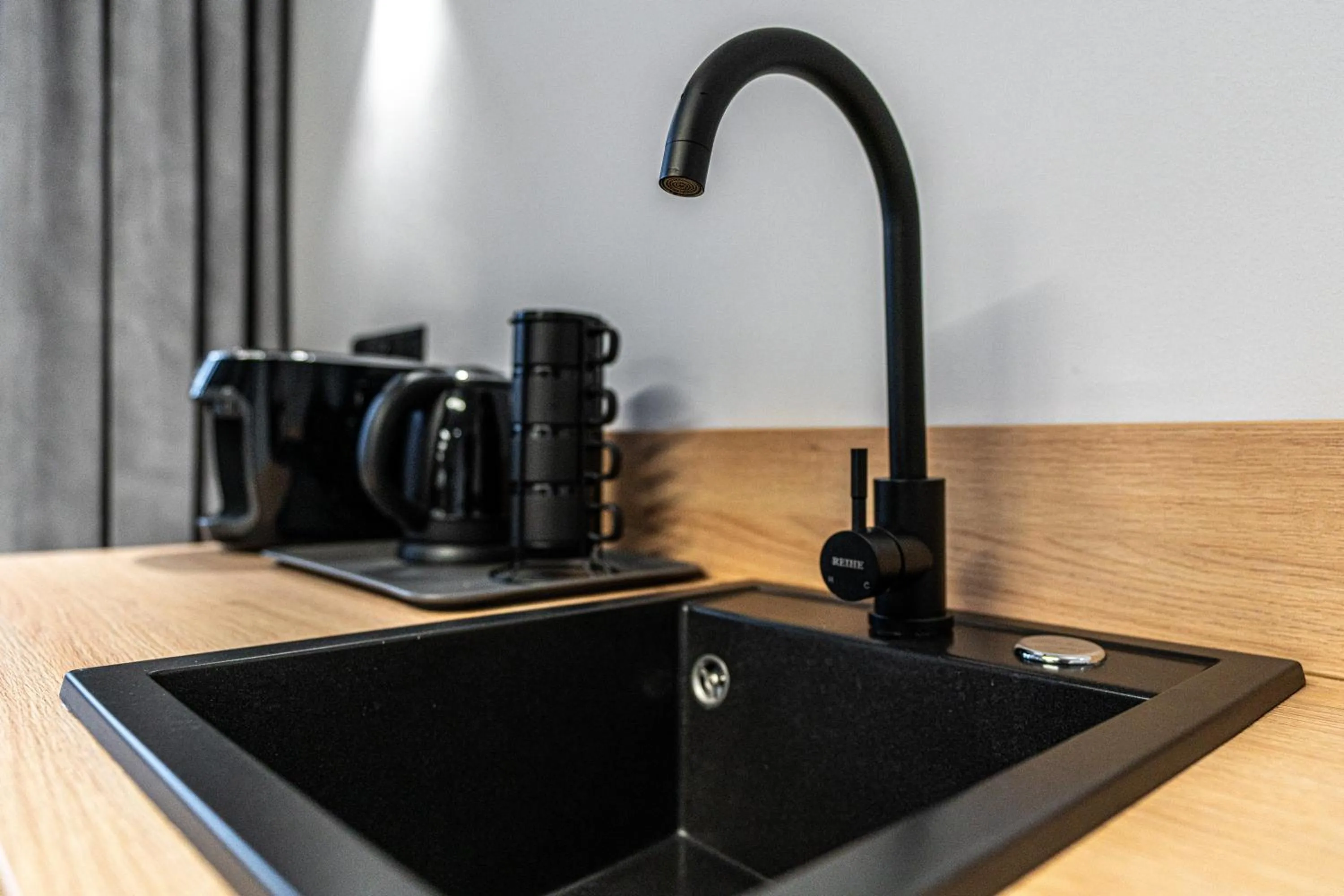 pet friendly in VANTA Business Center