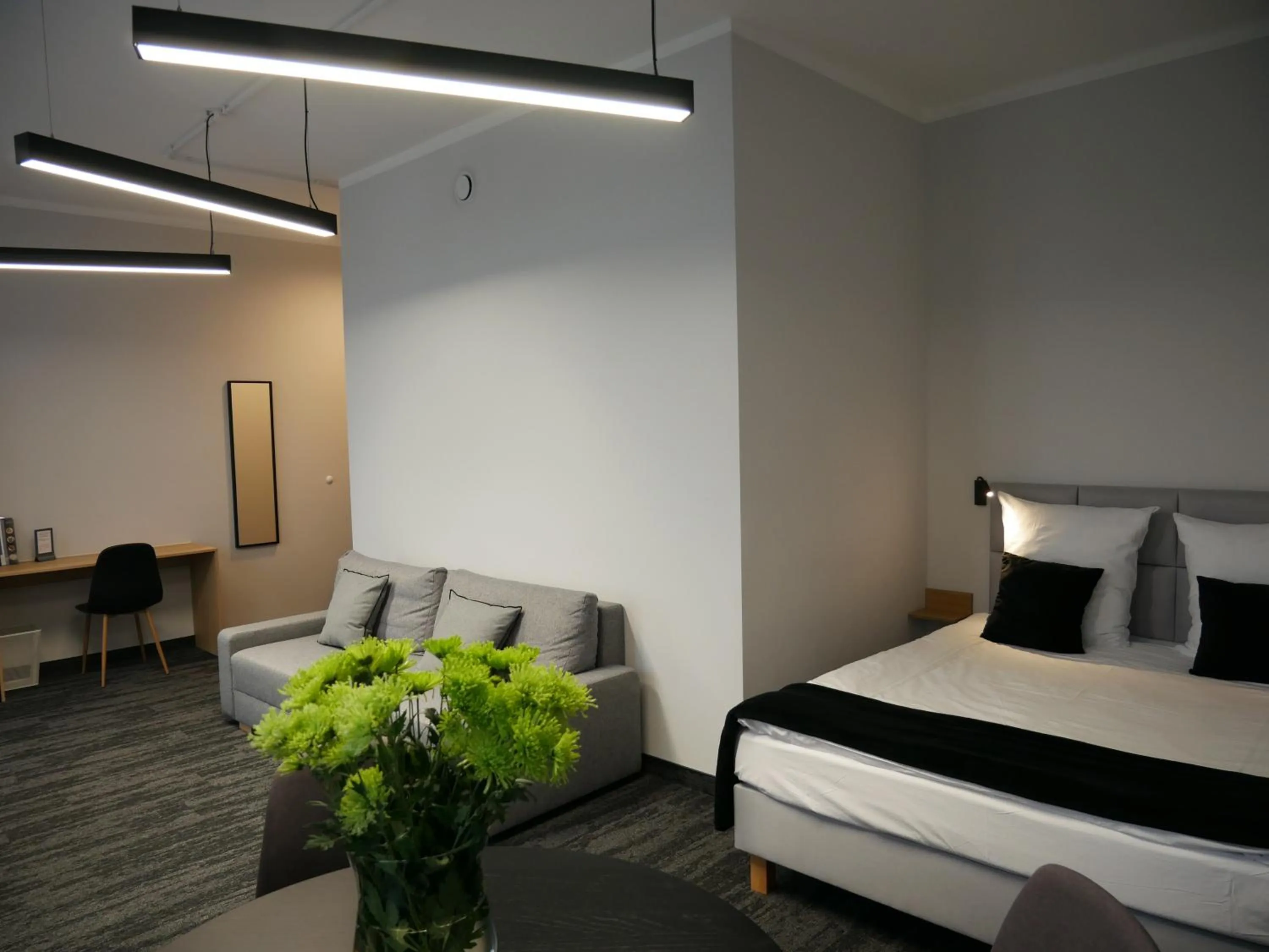 Photo of the whole room, Bed in VANTA Business Center